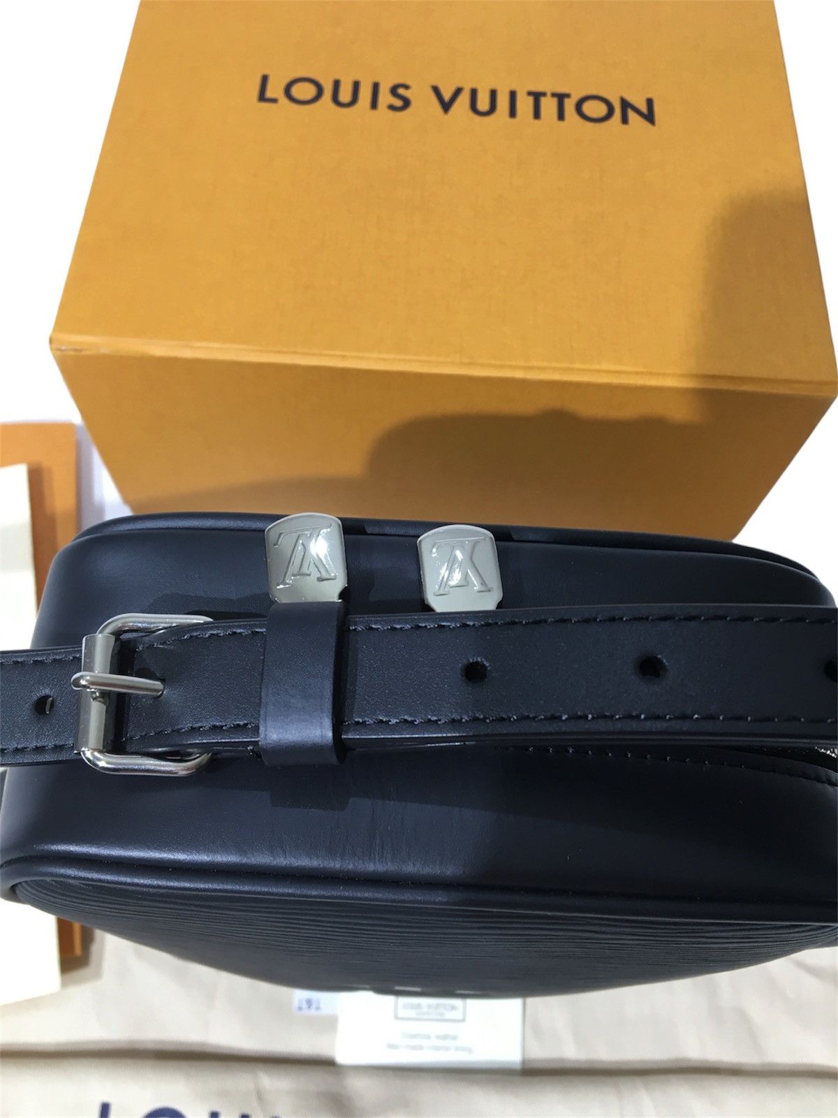 Louis Vuitton × Supreme Louis Vuitton X Supreme Danube PM EPI Leather Cross Body Bag Size ONE SIZE - 9 Thumbnail