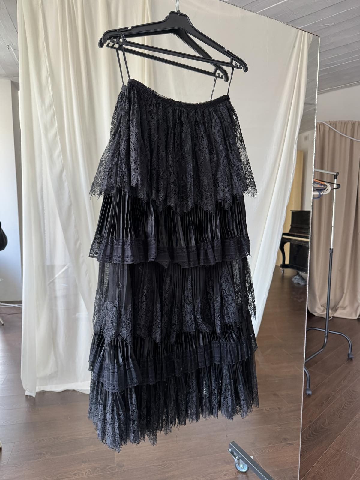 Ermanno Scervino Rare Ermanno Scervino Black embroidered Floral Skirt Sz 40 Size 40" / US 18 - 1 Thumbnail