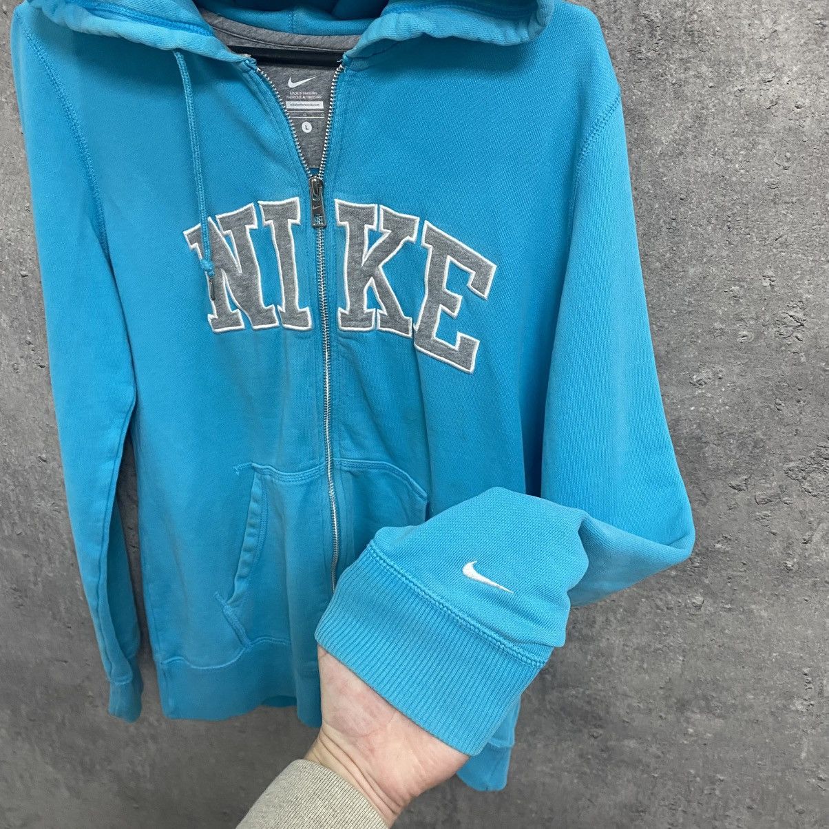 Nike Vintage Nike Zip Hoodie Big Logo Center Swoosh Y2K 90s Size US L / EU 52-54 / 3 - 7 Thumbnail