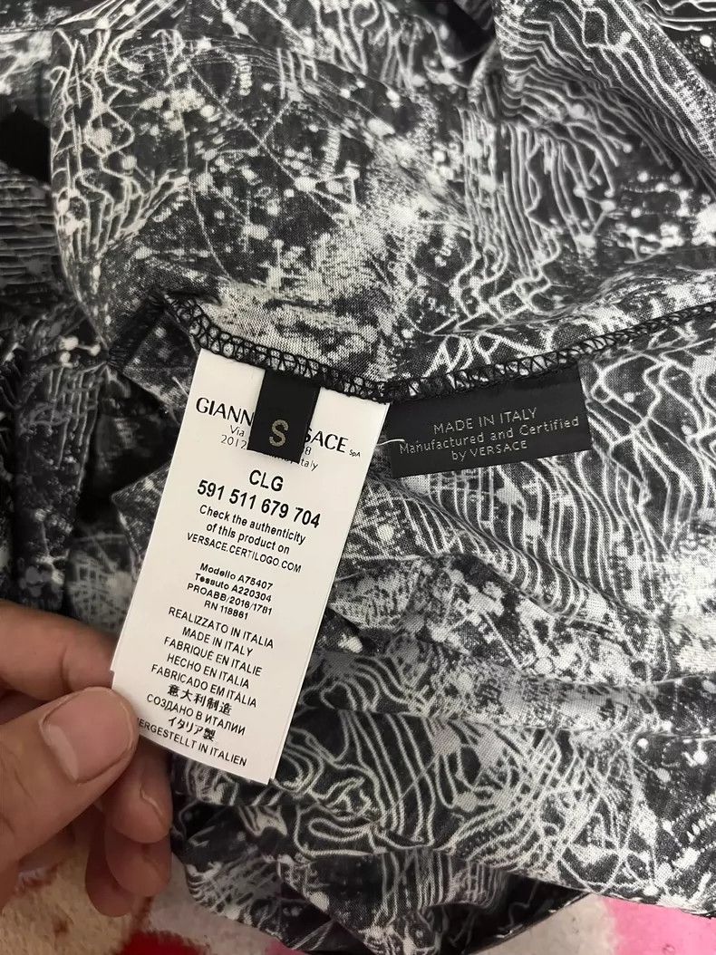 Versace Versace Beautifully patterned short-sleeved T-shirt Size US L / EU 52-54 / 3 - 8 Thumbnail