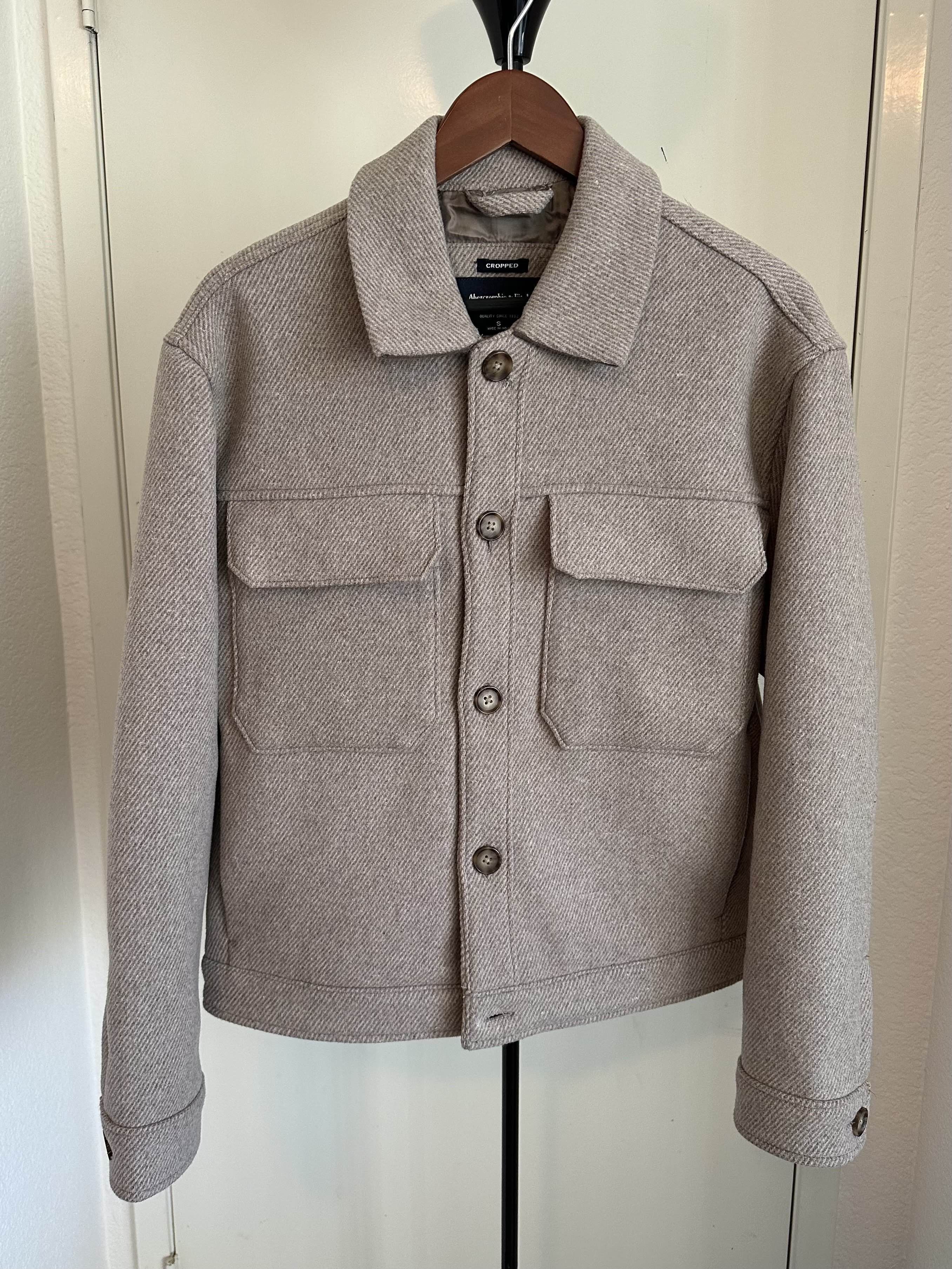 Abercrombie & Fitch Abercrombie Creme Cropped Dressy Trucker Jacket Size US S / EU 44-46 / 1 - 1 Thumbnail