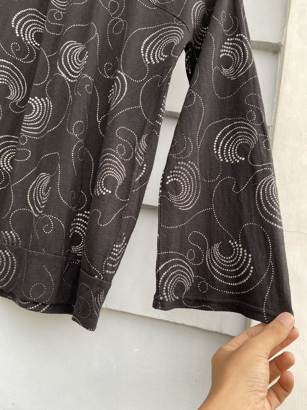 Japanese Brand Alphabet Club Longsleeve with Abstract Dot Swirl Pattern Size ONE SIZE - 13 Thumbnail