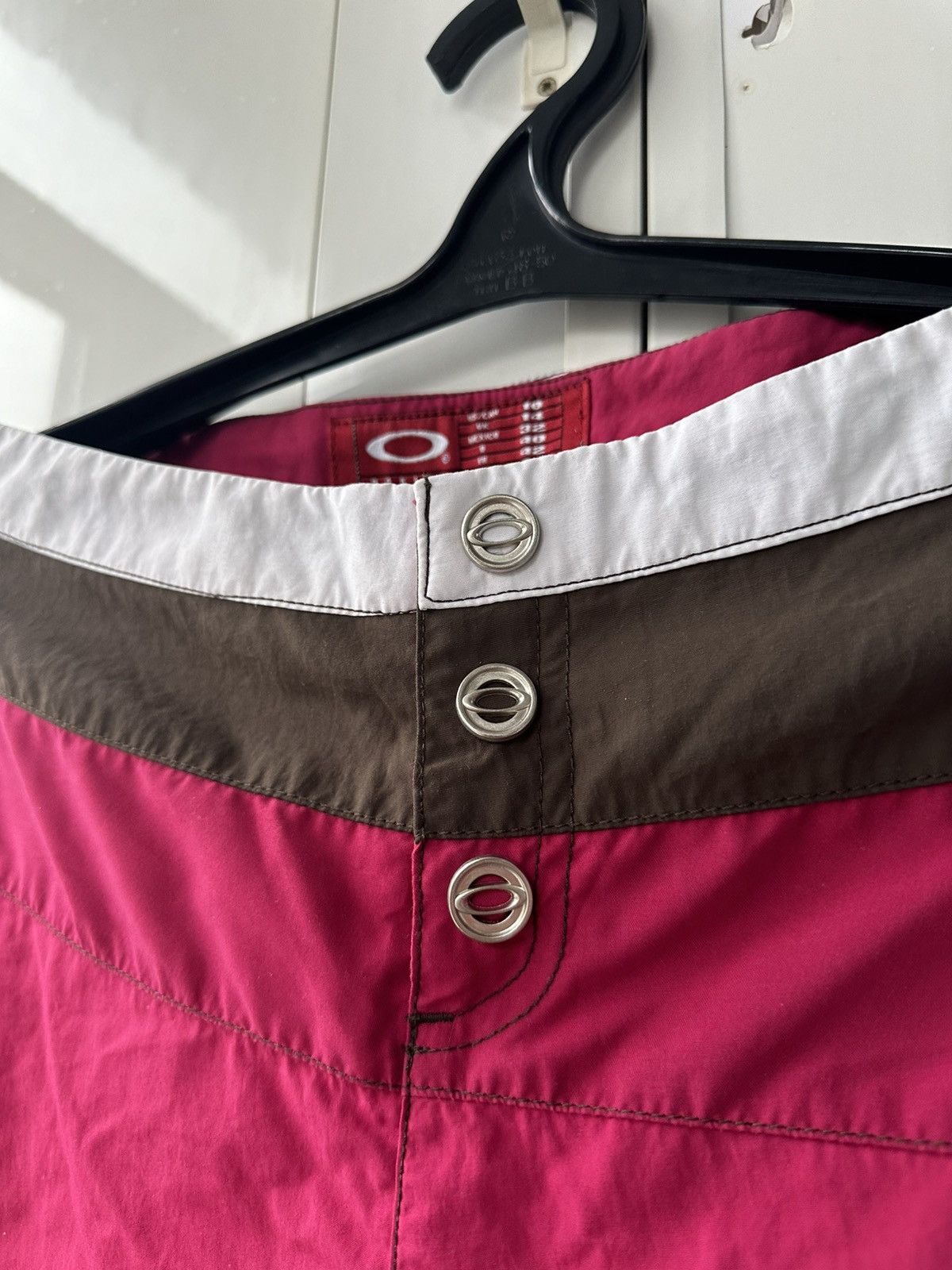 Oakley Vintage Oakley Nylon Shorts Sportswear Size US 34 / EU 50 - 7 Thumbnail