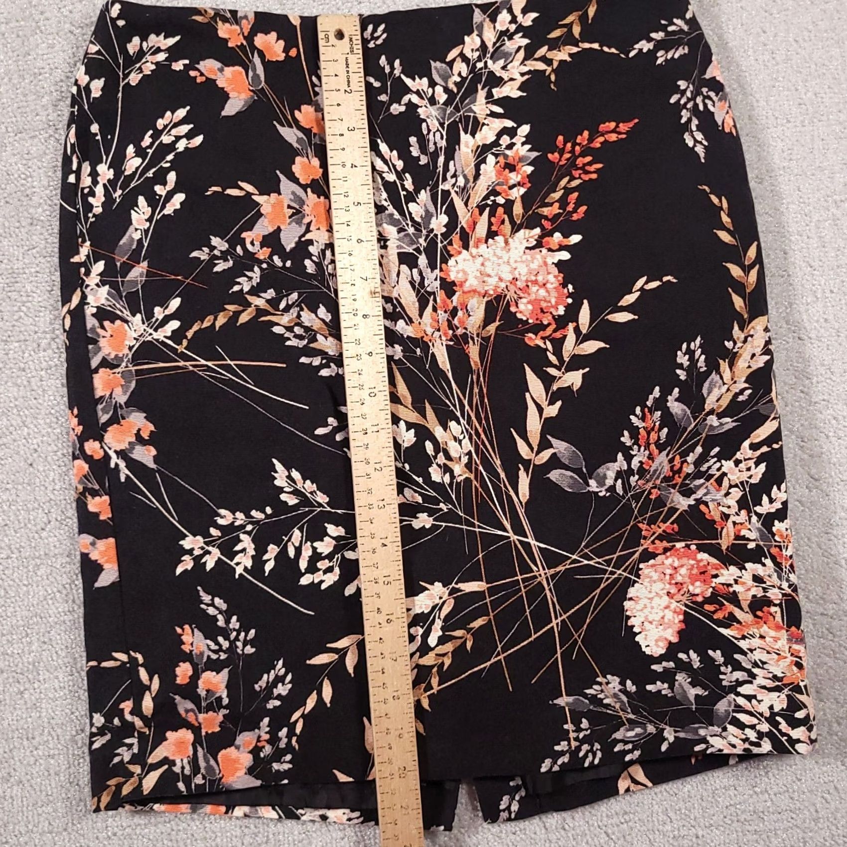 Talbots Talbots Pencil Skirt Women's 12P Petite Black Floral Lyocell Lined Zip Skirt Knee Length Petite Women's 12P Black Floral Lyocell Lined Zipper Size 34" / US 12 / IT 48 - 7 Thumbnail