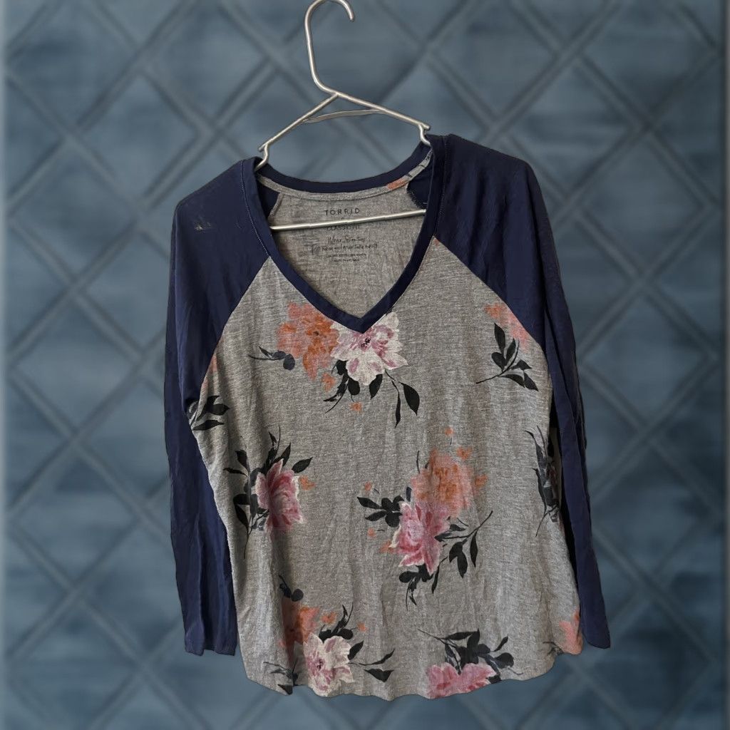 Torrid Torrid Raglan Shirt Women 0X Gray Floral Printed 3/4 Sleeve Cotton Polyester Rayon Knit Tunic Weekend Size XL / US 12-14 / IT 48-50 - 1 Thumbnail