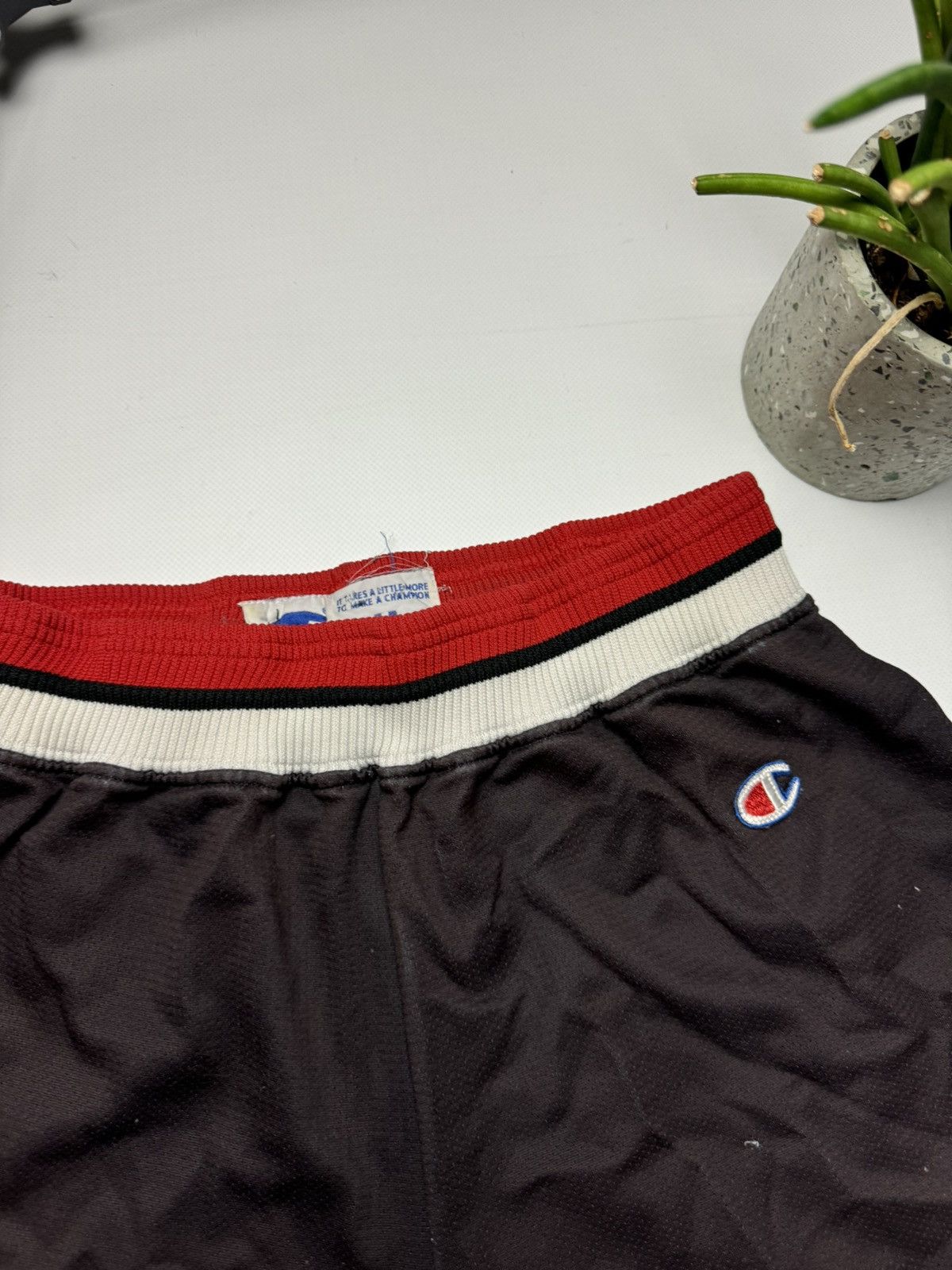 Champion × NBA × Vintage Rare vintage Chicago bulls NBA champion shorts Size US 32 / EU 48 - 5 Thumbnail