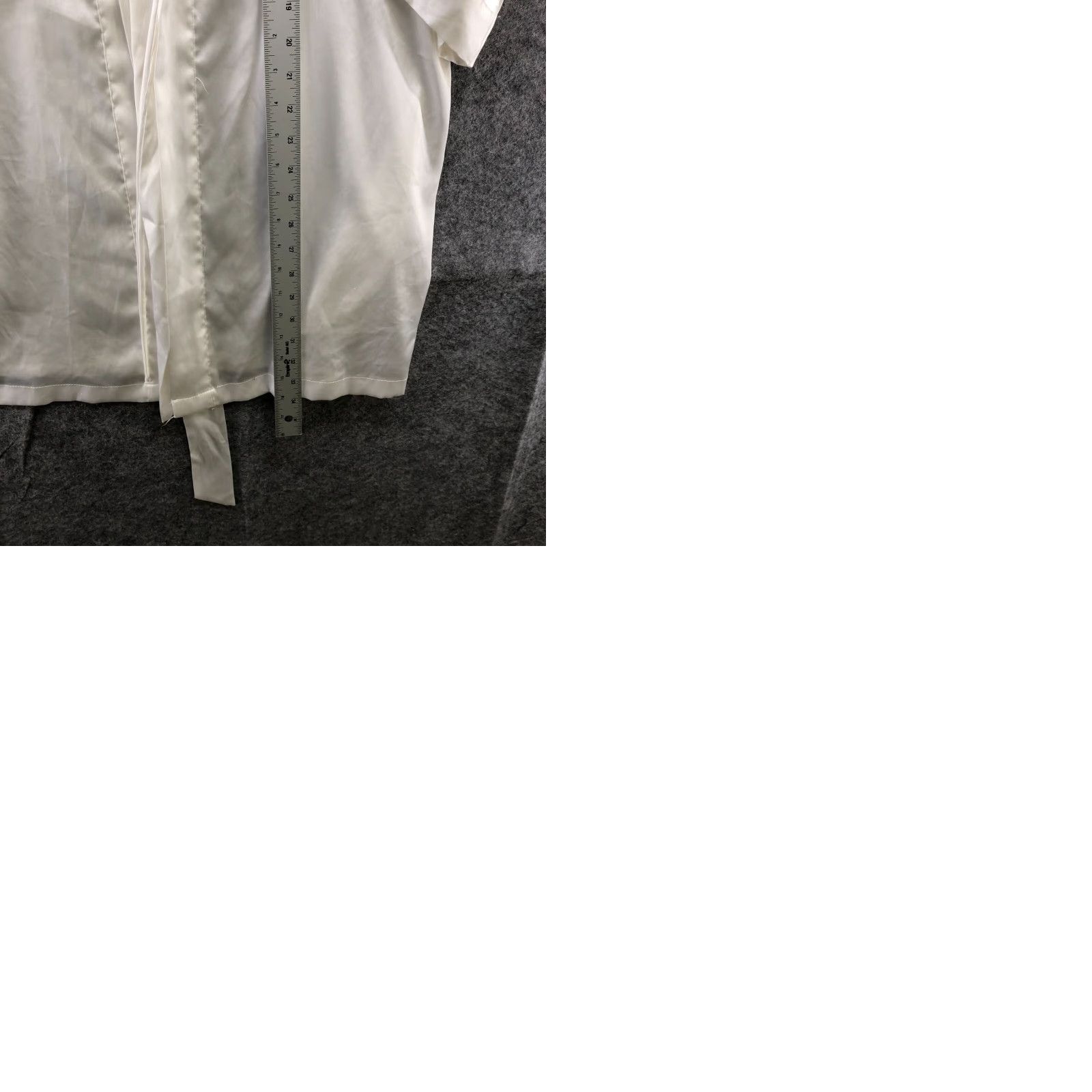 Victoria's Secret Victoria's Secret Short Sleeve Satin Robe Womens M White Kimono Lounge Size 32" / US 10 / IT 46 - 9 Thumbnail