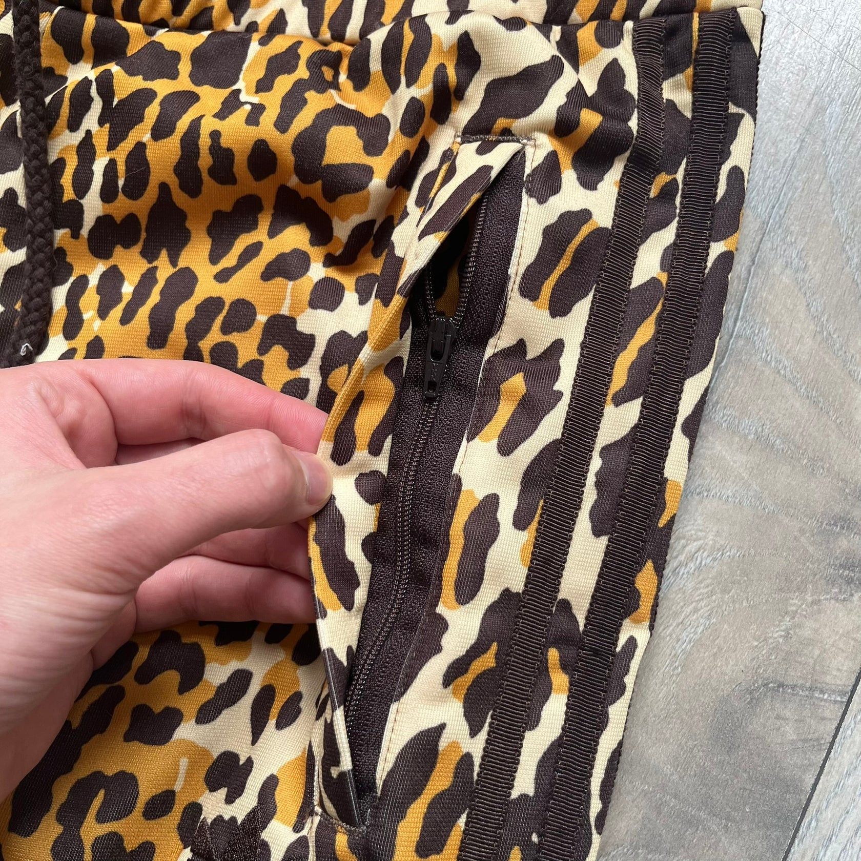 Adidas × Jeremy Scott Adidas Jeremy Scott 2015 Leopard Print Track Pants Size US 34 / EU 50 - 4 Thumbnail