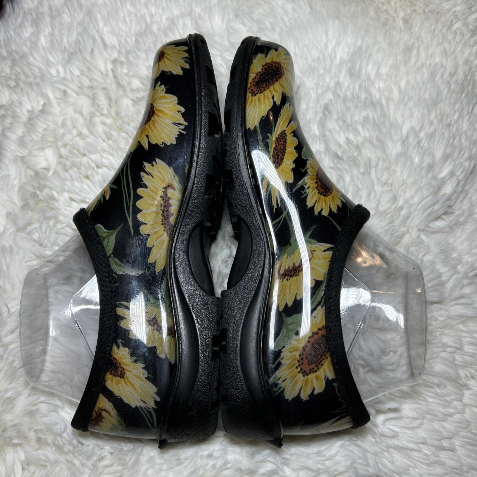 Louisville Slugger SLOGGERS Women’s Size 8 Waterproof Black Sunflowers Made USA Size ONE SIZE - 4 Thumbnail