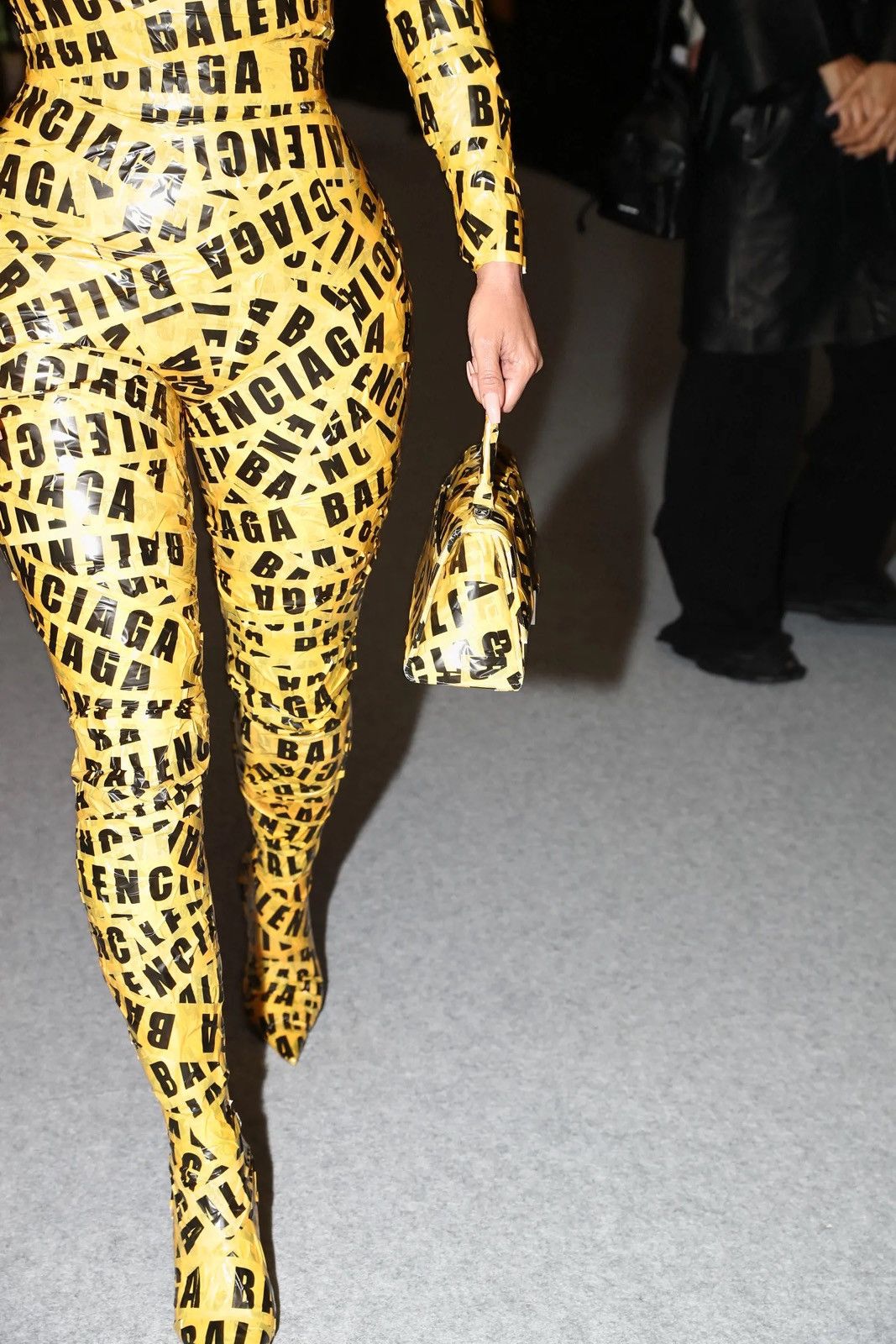 Balenciaga ⚠️RUNWAY⚠️ Hourglass TAPE Bag Size ONE SIZE - 8 Thumbnail