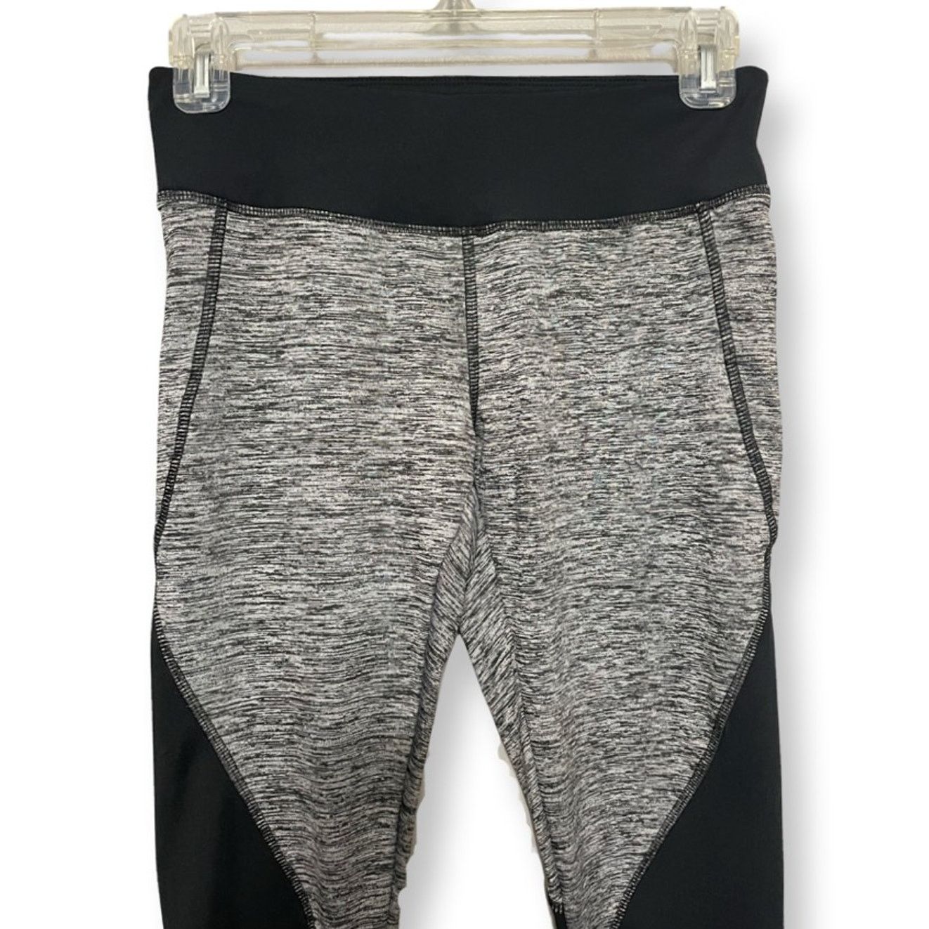 Other Avon Activewear Cropped Leggings Color Block Grey/Black XS Size 26" / US 2 / IT 38 - 2 Thumbnail