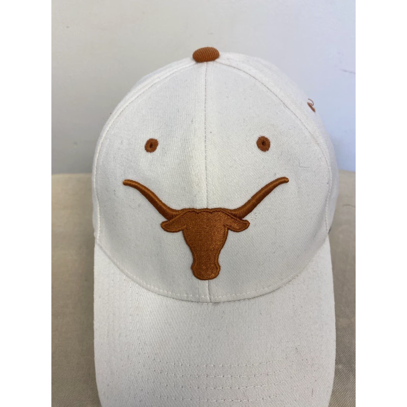 Top Of The World VINTAGE University of Texas Longhorns Baseball Cap /Unisex Adults Adjustable Beige Cotton Logo 90s College Fan Size ONE SIZE - 2 Thumbnail