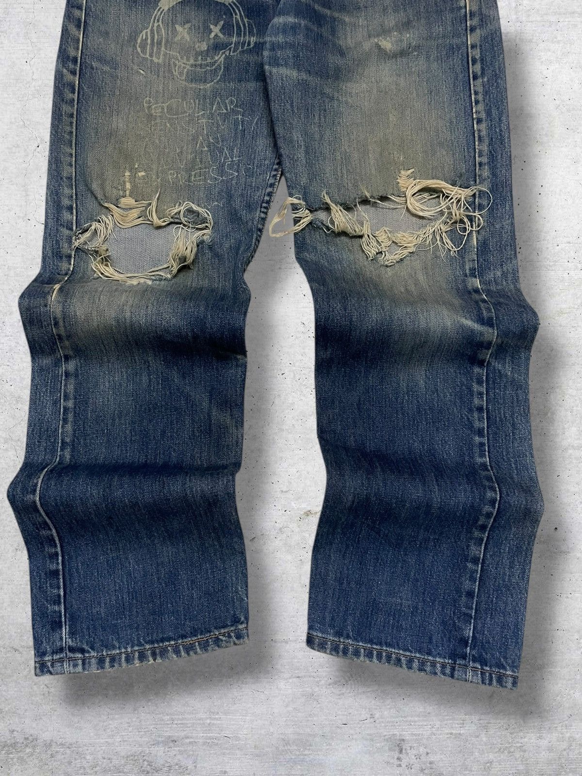 Levi's Vintage Clothing RARE 501 LEVIS 90S DESIGNER SKULL RIPPED FRAYING OG DENIM Size US 31 - 3 Thumbnail