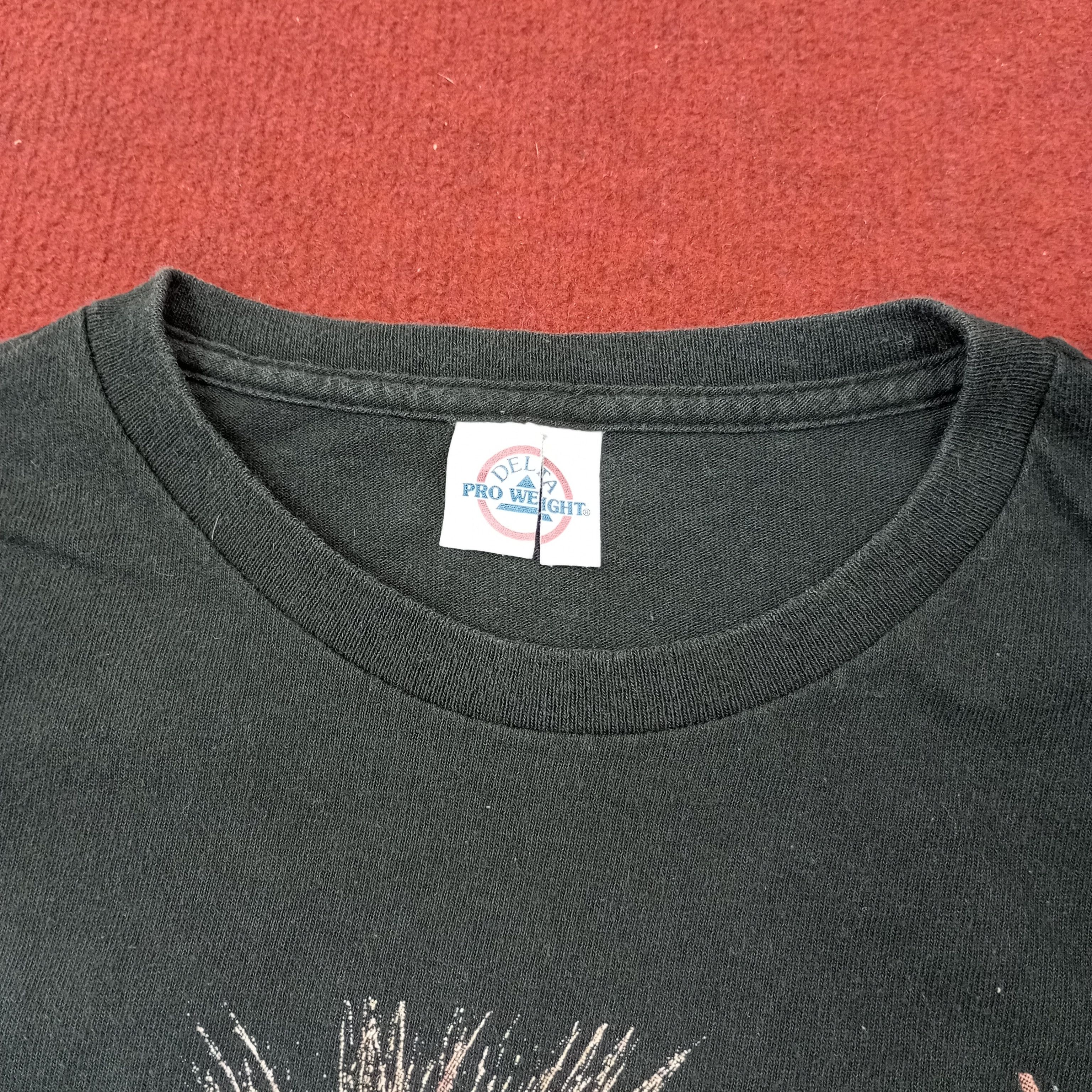 Band Tees × Vintage Pink Rock Music Singer World Tour Tshirt Size US L / EU 52-54 / 3 - 5 Thumbnail