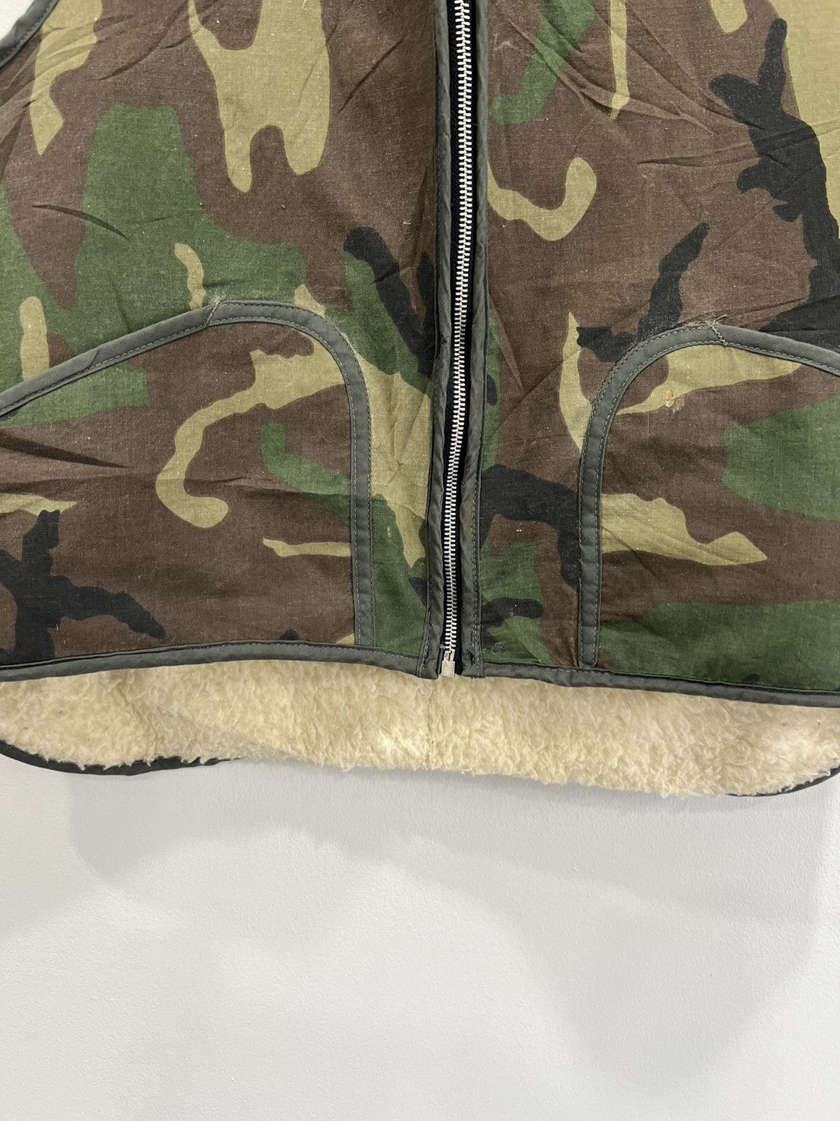 Vintage Vintage Camo Army Vest Sherpa Fleece Lined zip up Size US S / EU 44-46 / 1 - 5 Thumbnail