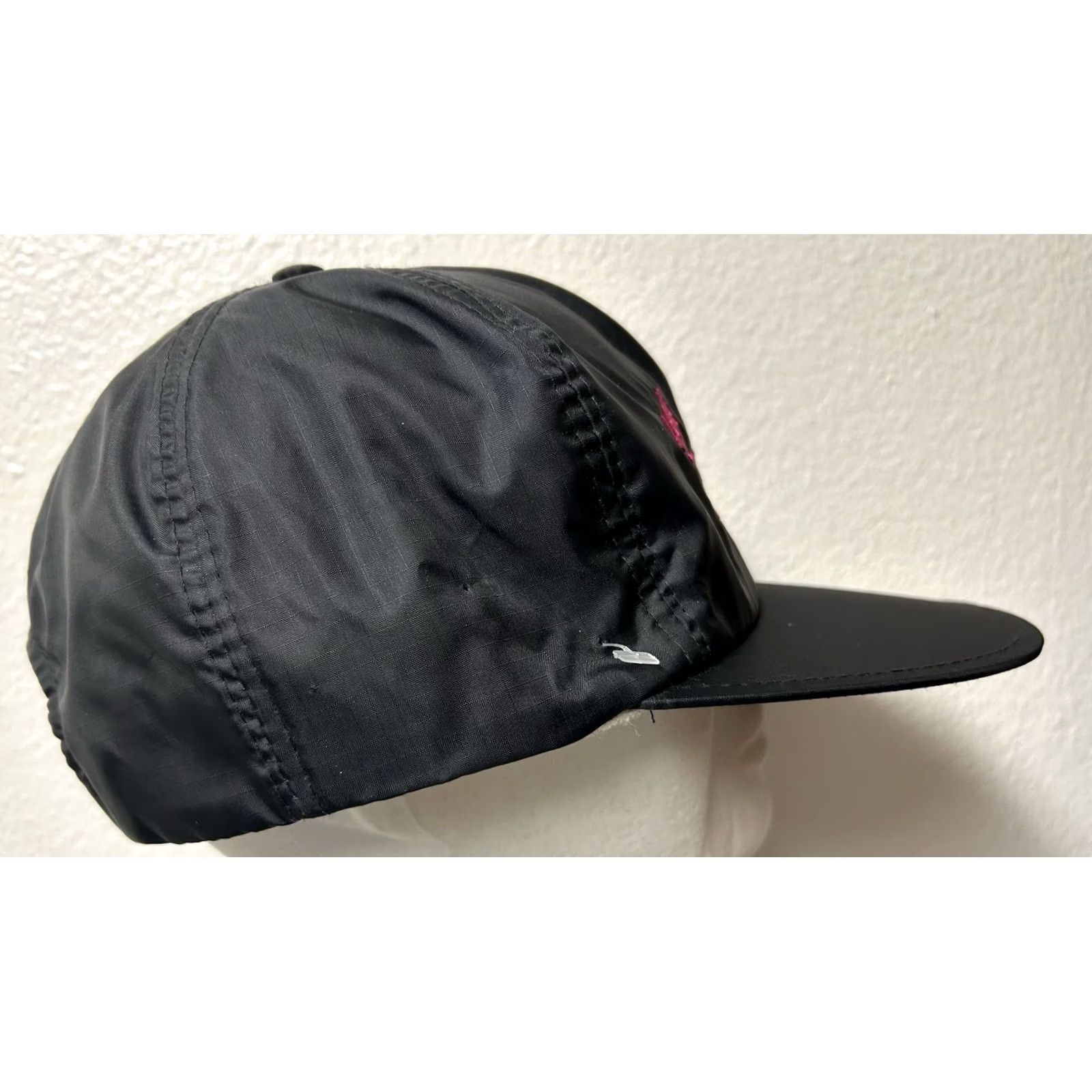 Vintage VINTAGE Yupoong Snapback Hat Black/Pink Embroidered 90s Waterproof Nylon NWT Unisex Adults One Size Men Women Boys Girls Size ONE SIZE - 3 Thumbnail