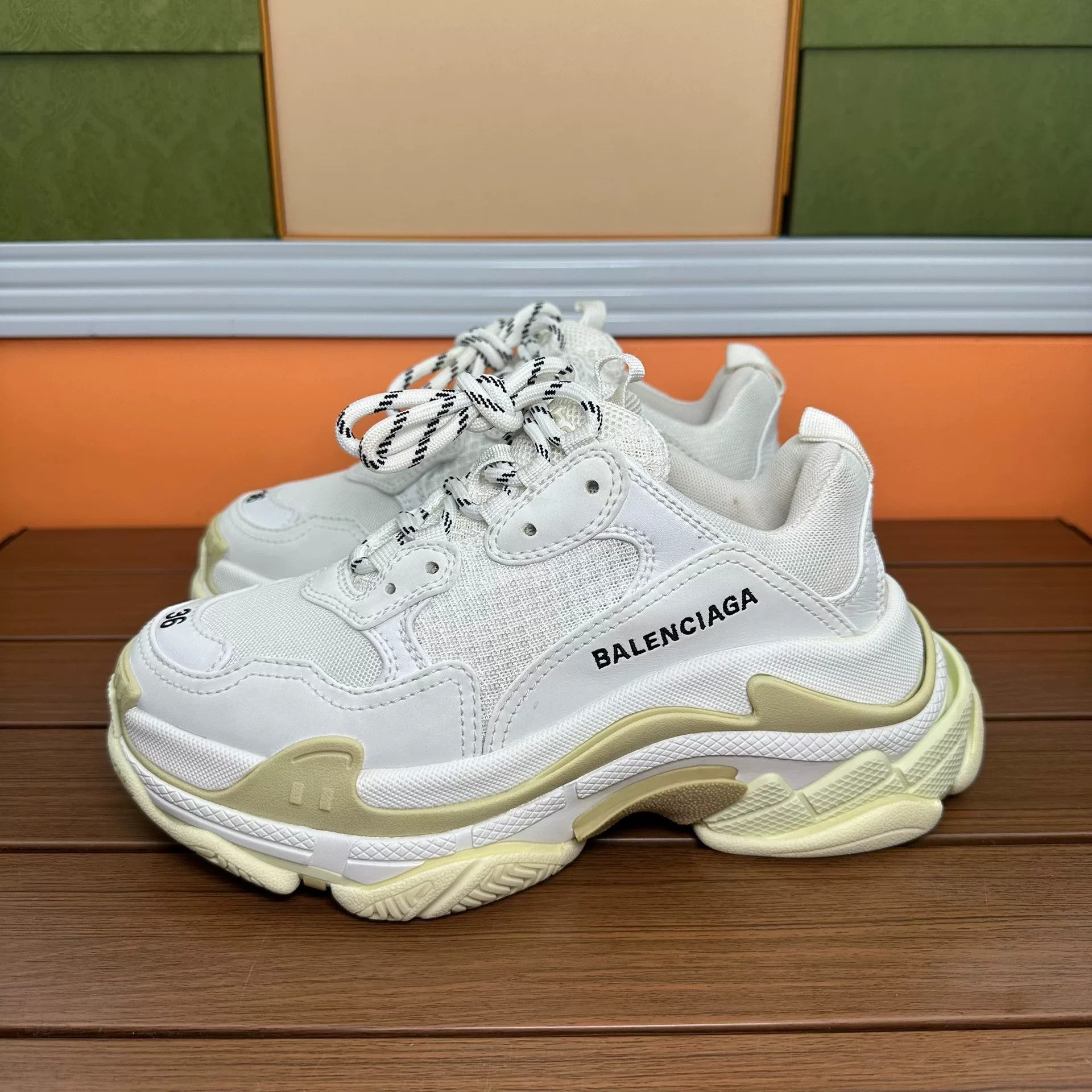 Balenciaga Balenciaga White Lowtop Sneakers it_36 Women Size US 6 / IT 36 - 1 Thumbnail