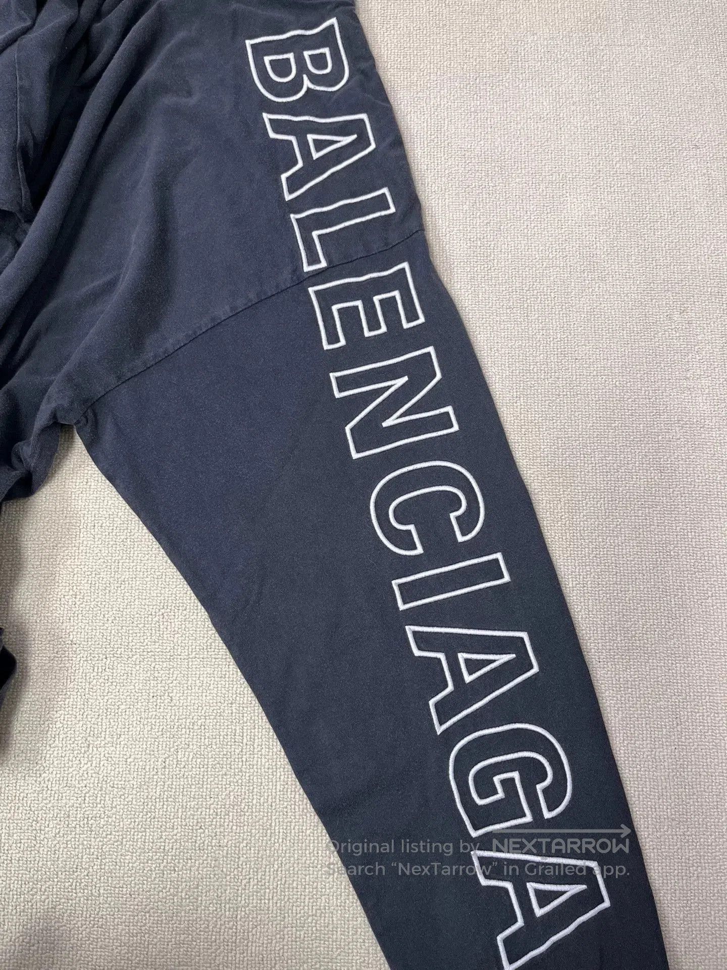 Balenciaga balenciaga logo long sleeve sweatshirt black. Size US M / EU 48-50 / 2 - 3 Thumbnail