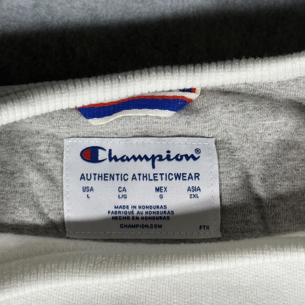 Champion Champion men’s white embroidered logo pullover sweatshirt Size US L / EU 52-54 / 3 - 3 Thumbnail