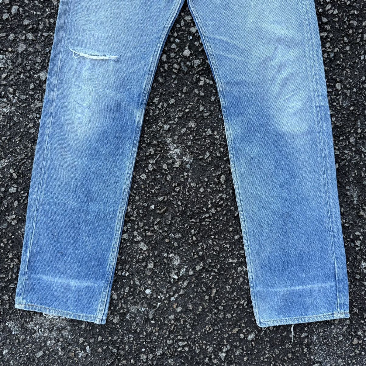 Levi's Vintage Clothing VINTAGE LEVI’S 501 USA LIGHT WASH RIPPED JEAN DENIM PANTS Size US 31 - 5 Thumbnail