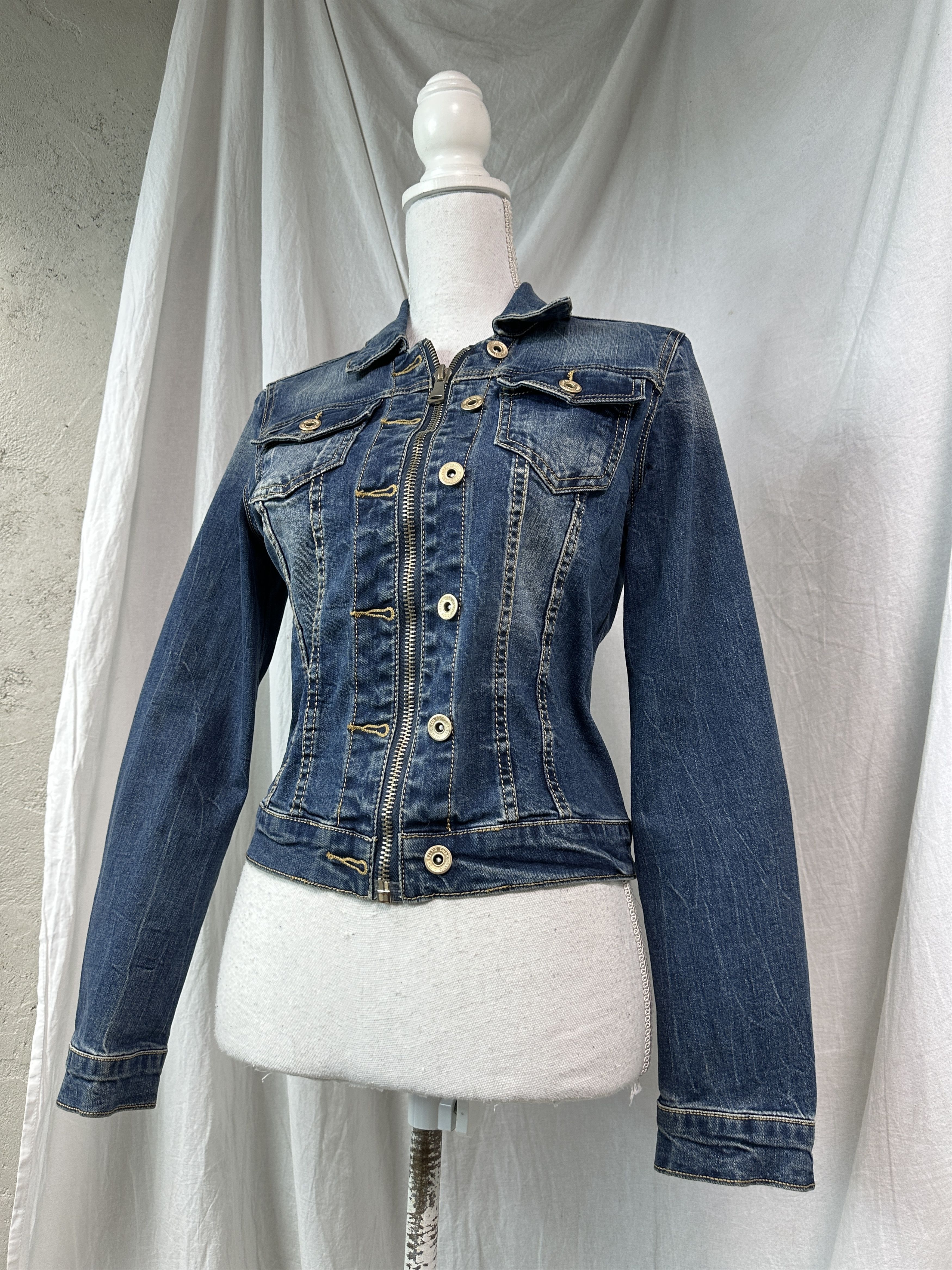 Vintage Vintage Denim Streetwear Fitted Jeans Jacket 00s Size S / US 4 / IT 40 - 1 Thumbnail