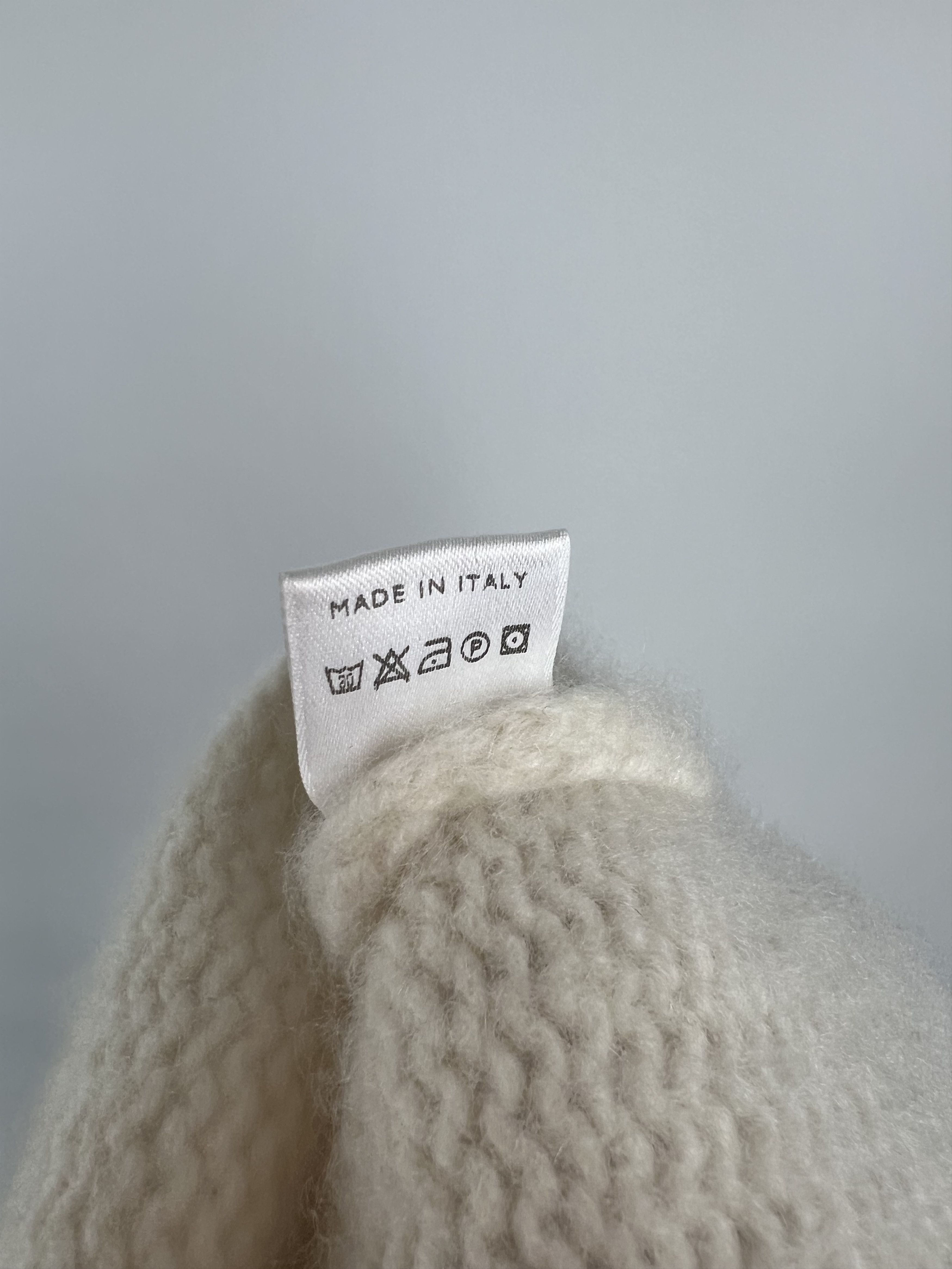 Loro Piana Loro Piana Women's 100% Cashmere V-Neck Sweater Size IT44 Size M / US 6-8 / IT 42-44 - 12 Thumbnail