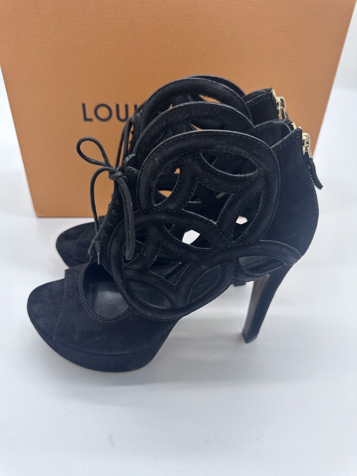 Louis Vuitton Louis Vuitton Suade Pumps Heels Size 38 LV 8 US Size US 8 / IT 38 - 4 Thumbnail