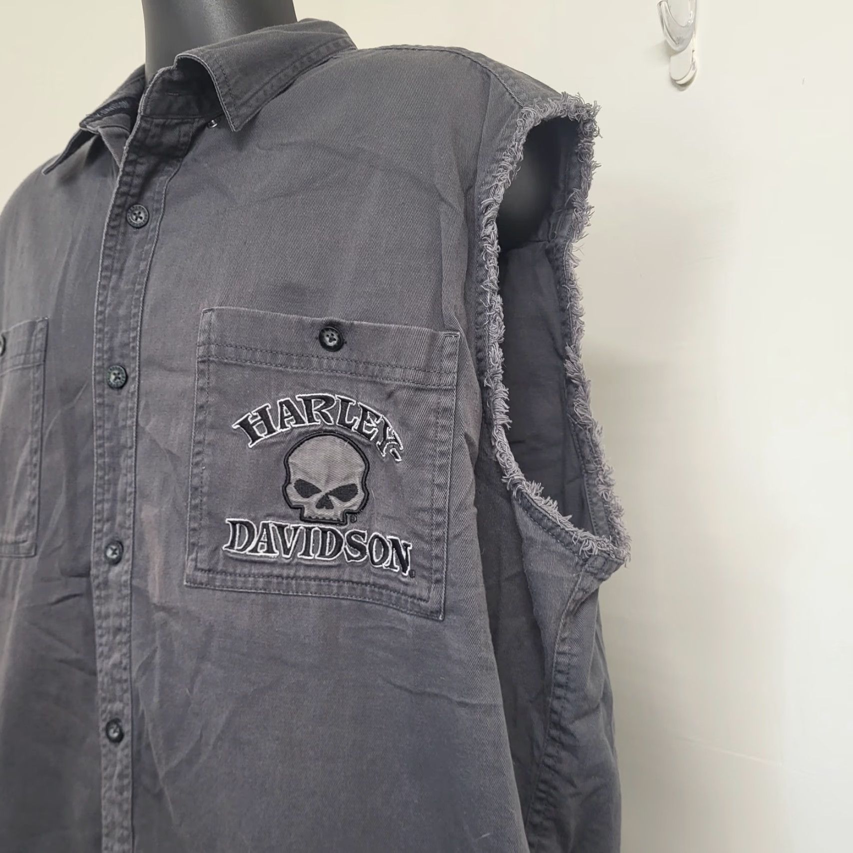 Harley Davidson Harley-Davidson Shirt Men's 2XL Gray Vest Sleeveless Willie G Skull Embroidered Button-Down Collared Biker Size US XXL / EU 58 / 5 - 2 Thumbnail