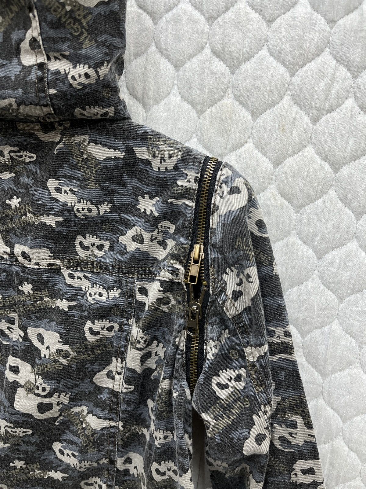 If Six Was Nine × Japanese Brand 🔥🔥ARCHIVE ALGON QUINS SKULLS PRINT DETACHABLE SLEEVE JACKET Size S / US 4 / IT 40 - 15 Thumbnail