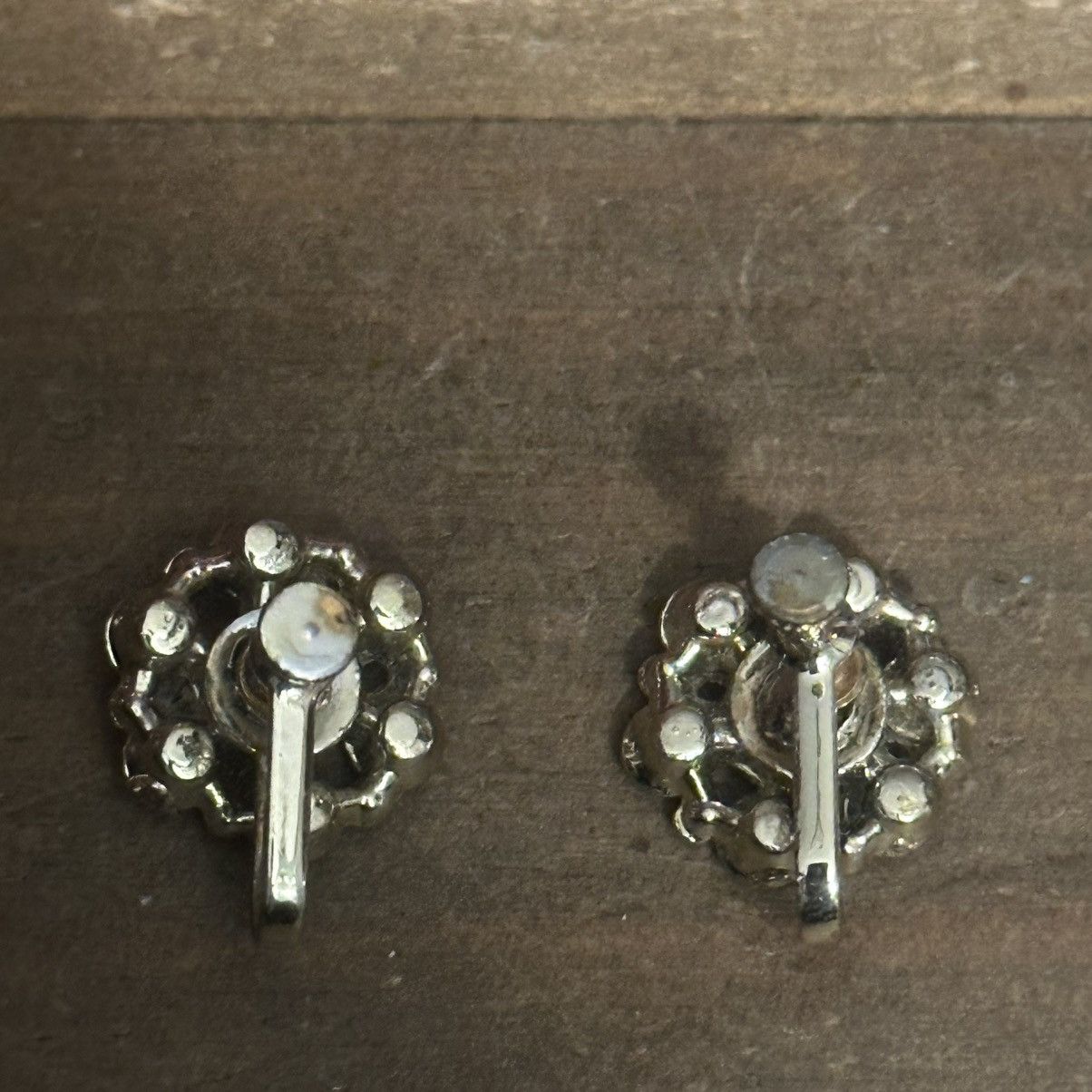Vintage Vintage Aurora Borealis flower screw back earrings Size ONE SIZE - 2 Thumbnail