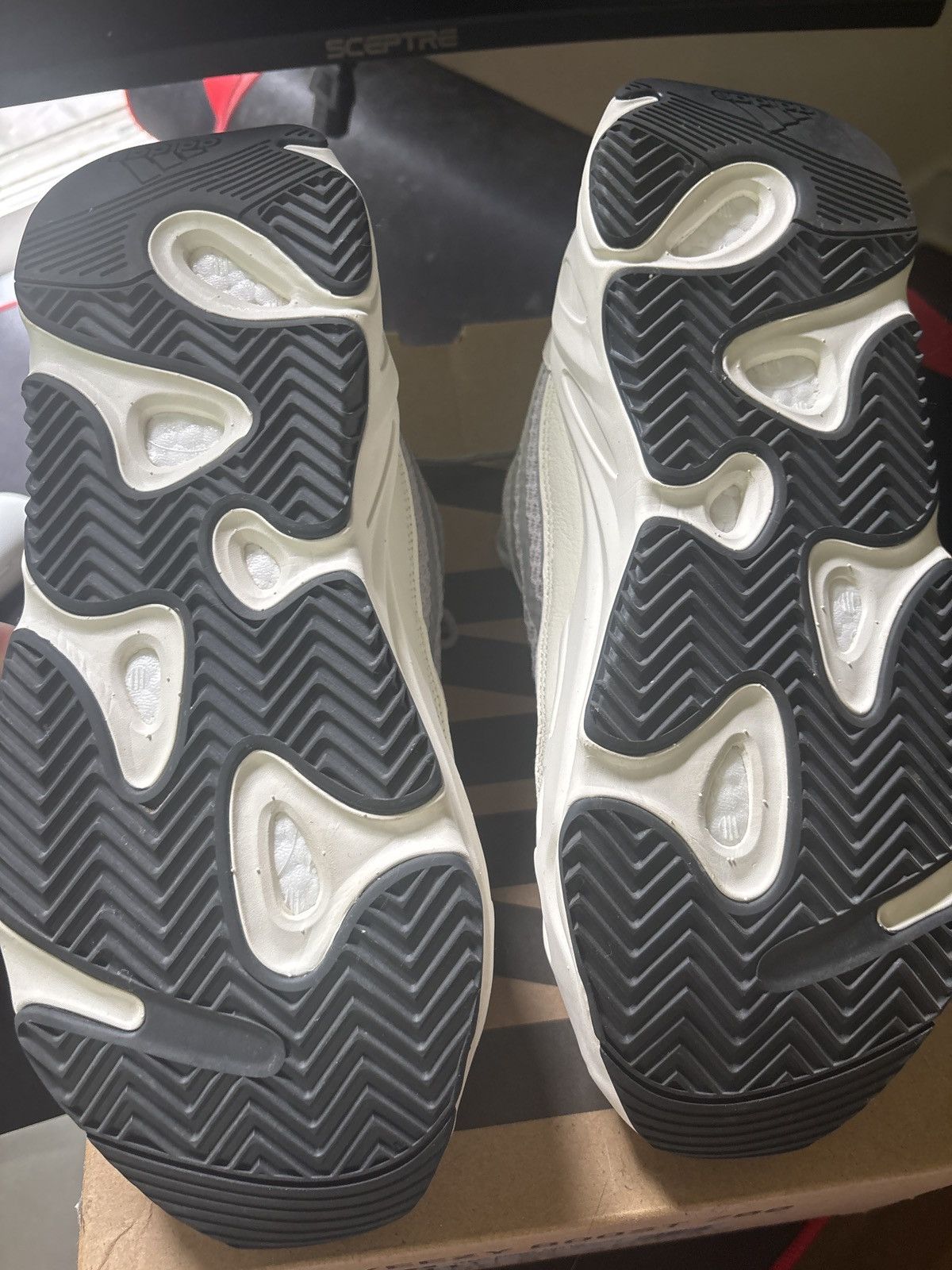 Yeezy Yeezy Boost 700 V2 Size US 11.5 / EU 44-45 - 5 Thumbnail