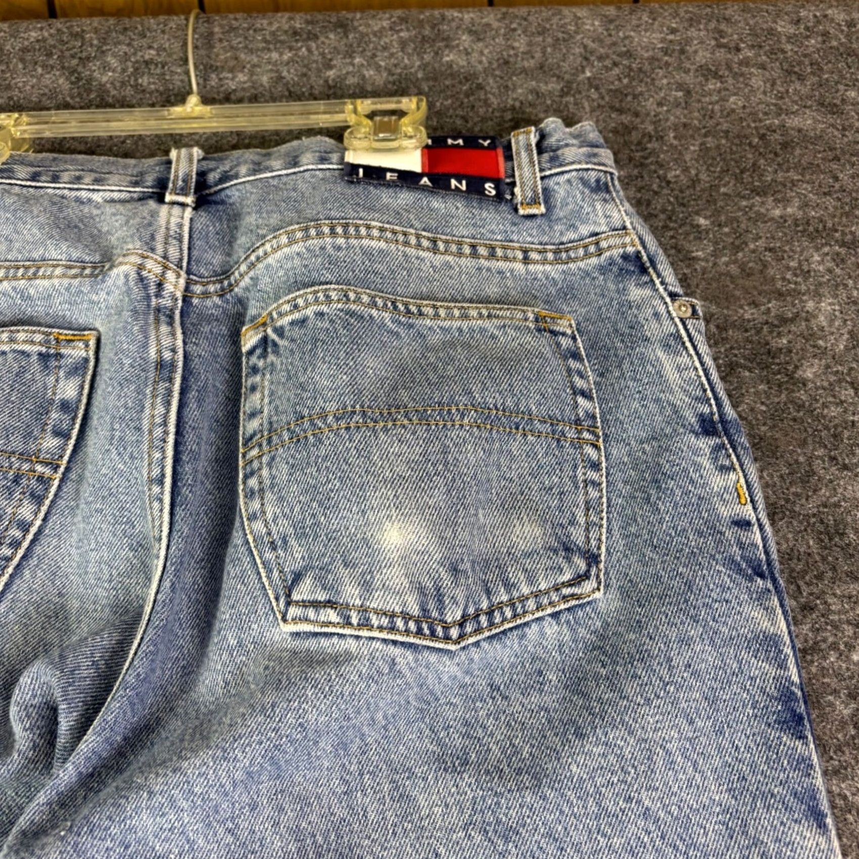 Tommy Hilfiger VINTAGE Tommy Hilfiger Jeans Light Wash Straight Leg Denim Mens 34x29 Slim? Regular? (adjusted) Size US 34 / EU 50 - 6 Thumbnail