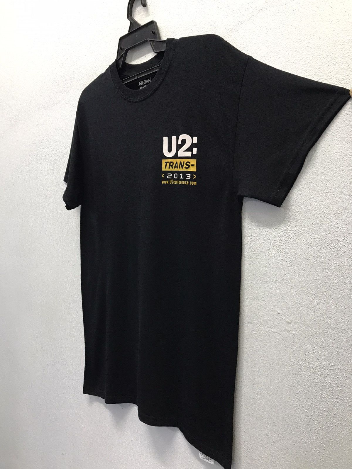 Band Tees × Gildan Vintage U2 Trans 2013 Tshirt tour rock band bono irish rock Size US M / EU 48-50 / 2 - 5 Thumbnail
