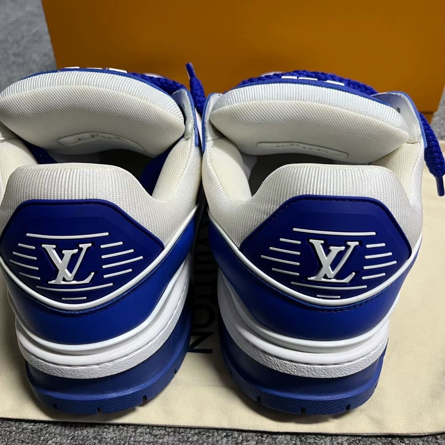 Louis Vuitton Louis Vuitton White Blue Low-Top Sneakers Size US 9 / EU 42 - 4 Thumbnail