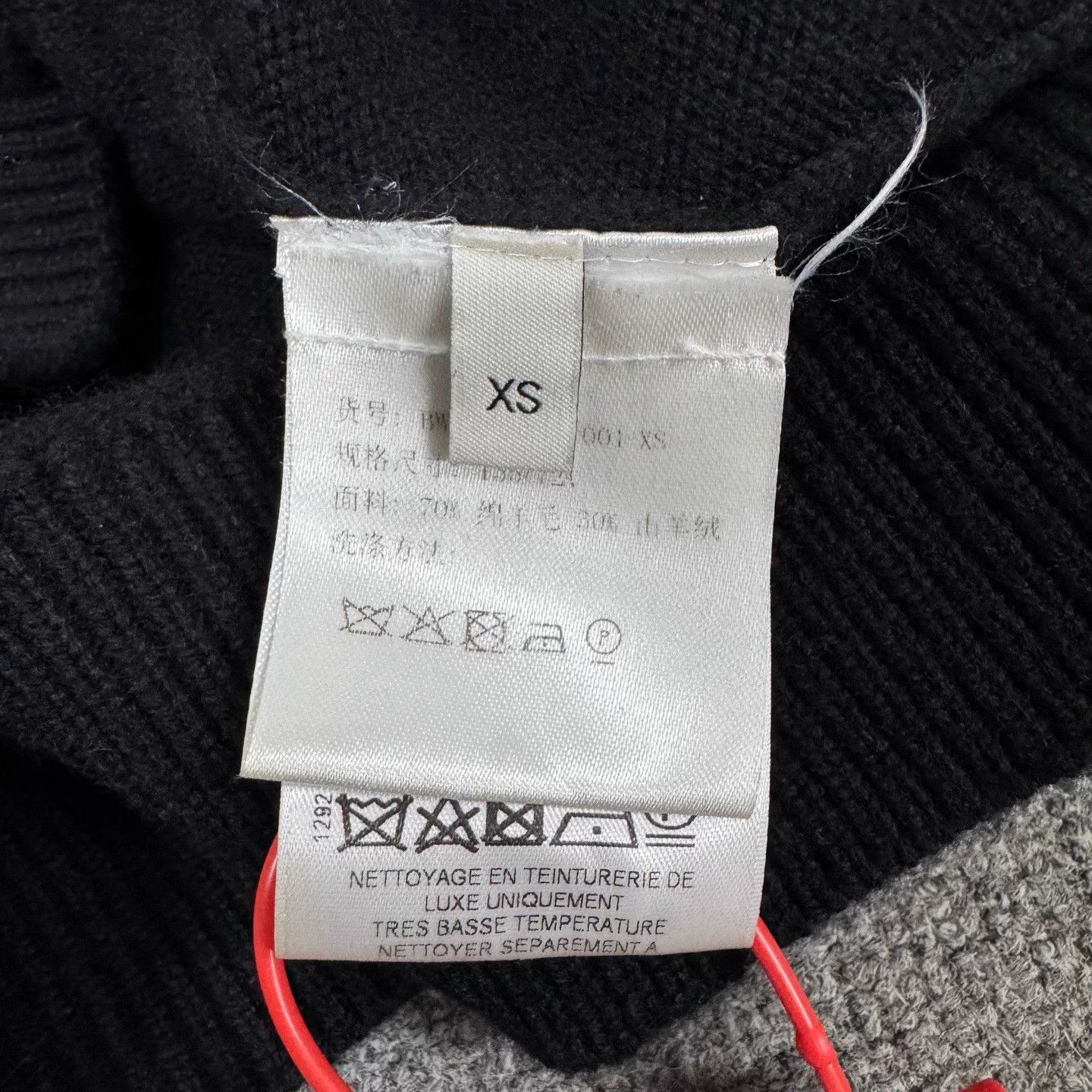Givenchy Givenchy Gold Button Wool Sweater XS Size XS / US 0-2 / IT 36-38 - 6 Thumbnail