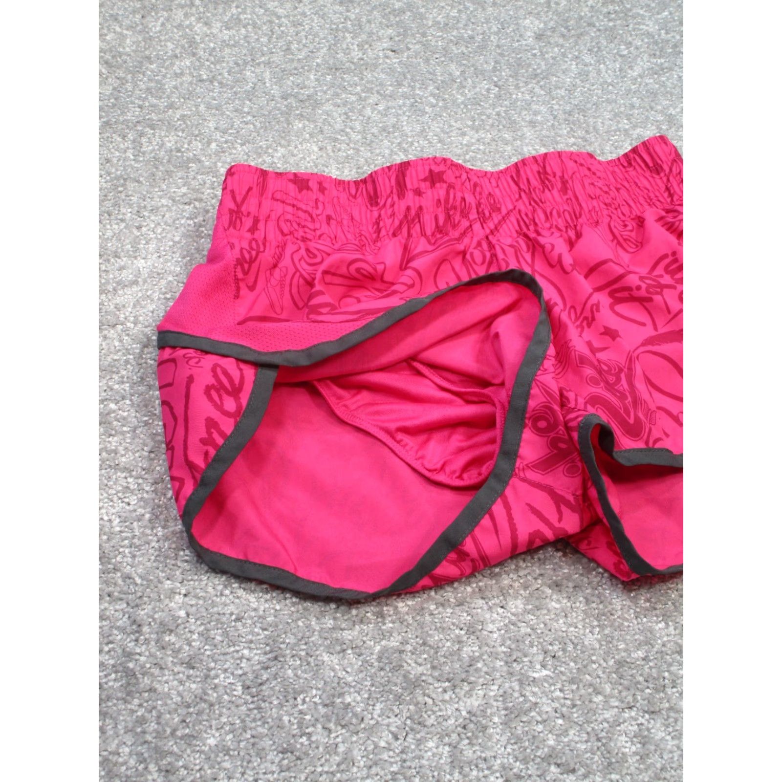 Nike Nike Shorts Womens Small Dri Fit Graphic Pink Lightweight 2.5" Athletic Running Gym & Training 90s? Size 28" / US 6 / IT 42 - 3 Thumbnail