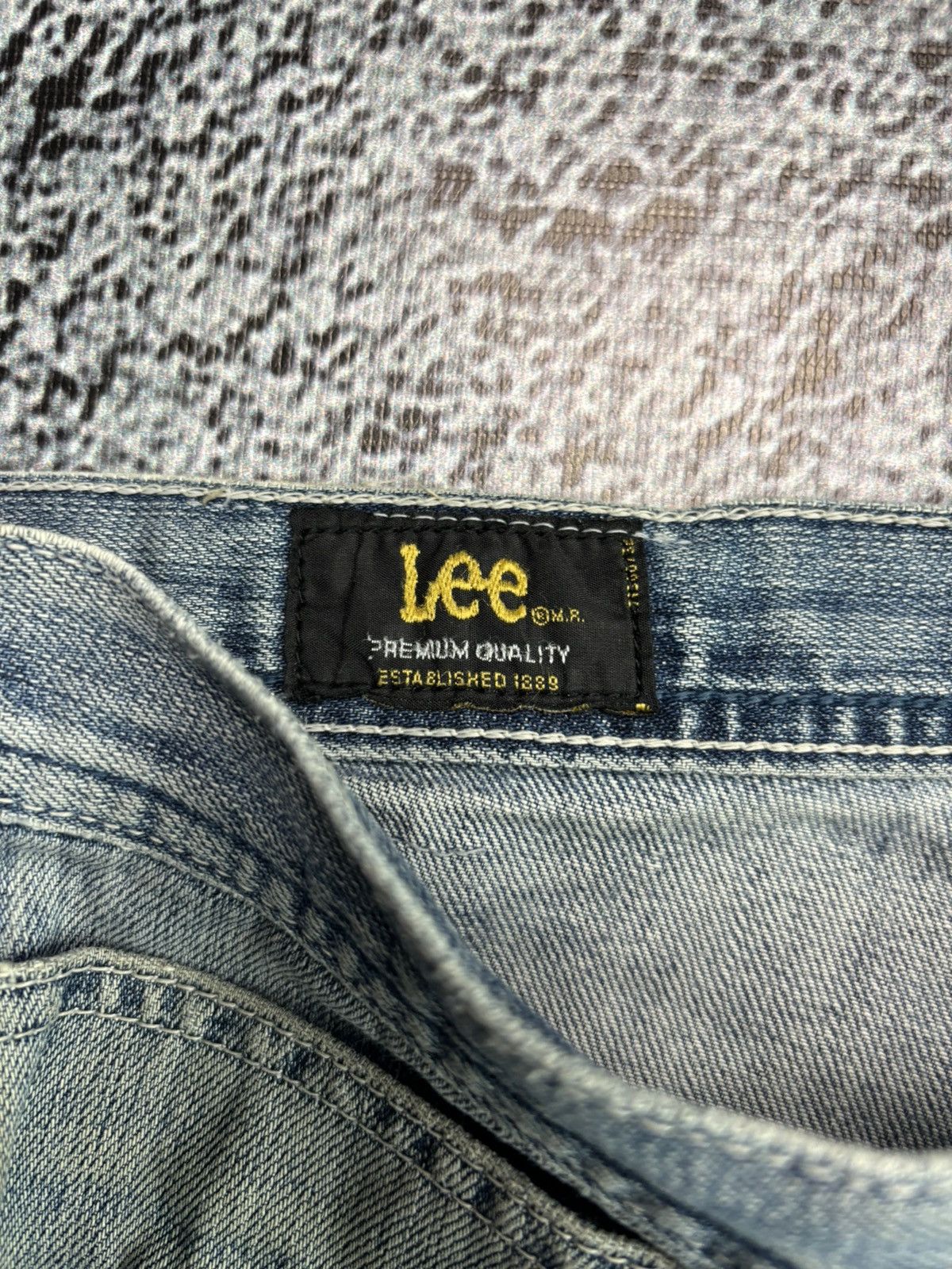 Lee × Vintage Distressed baggy 90s Lee denim jeans y2k skate style Size US 36 / EU 52 - 10 Thumbnail