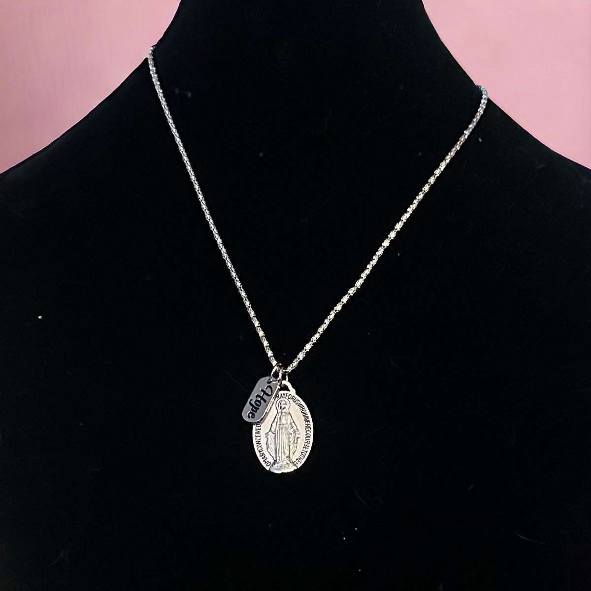 Other Mother Mary oval pendant necklace Size ONE SIZE - 1 Thumbnail