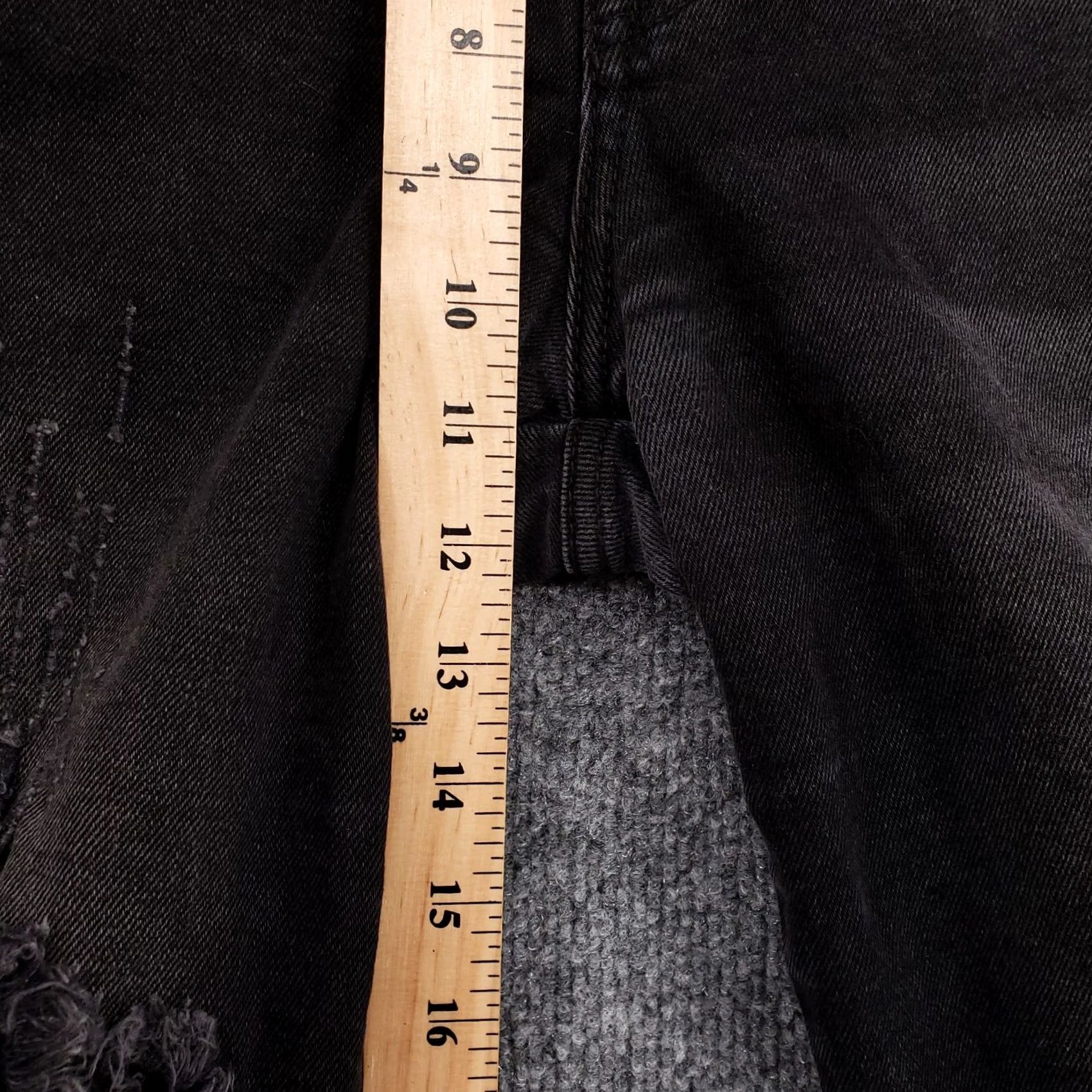 H&M H&M Jeans Womens 12 Black Button Fly Mid Rise Ankle Crop Denim Distressed Size 34" / US 12 / IT 48 - 6 Thumbnail