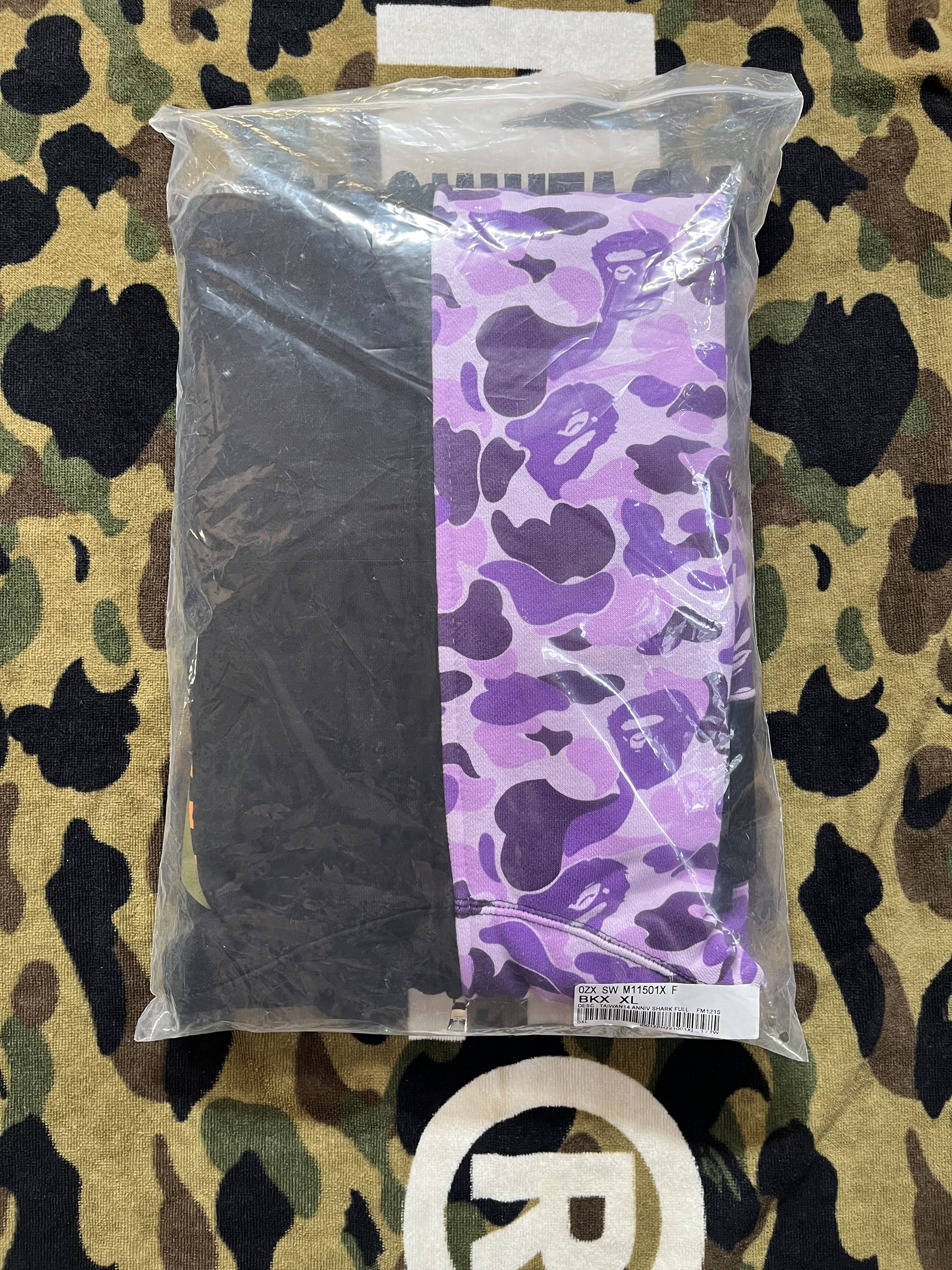 Bape BAPE TAIPEI 14TH ANNIVERSARY SHARK FULL ZIP HOODIE Size US XL / EU 56 / 4 - 4 Thumbnail