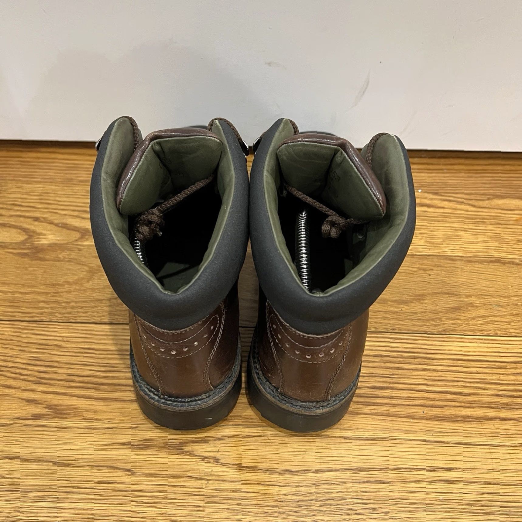 Cole Haan VINTAGE Cole Haan Men’s Brown Leather Rugged Boots Size 9 Ankle Waterproof Slip-Resistant Outdoor Casual Size US 9 / EU 42 - 6 Thumbnail