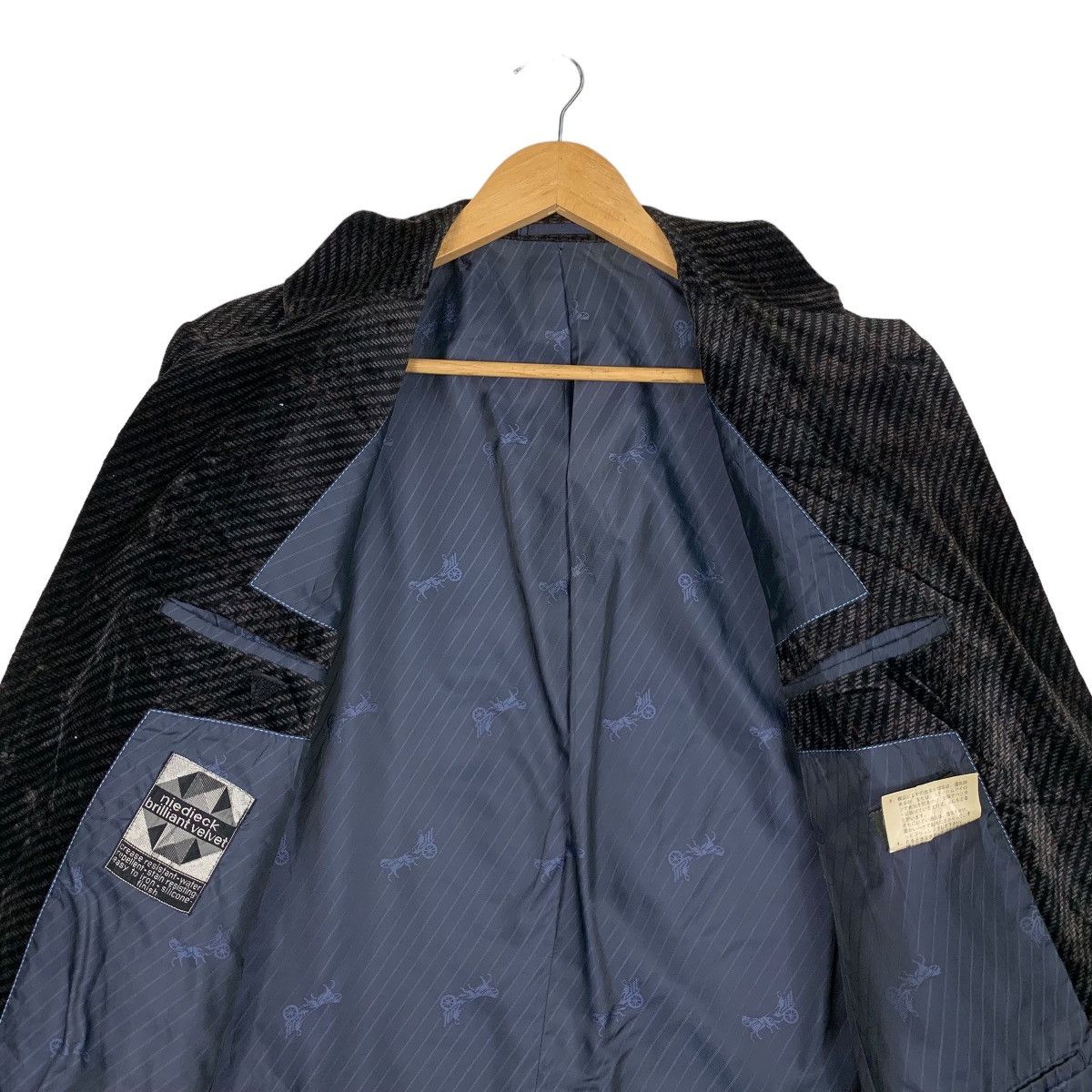 Japanese Brand Royal Volunt Niedieck Briliant Velvet Suit Jacket #0942-C42 Size US M / EU 48-50 / 2 - 12 Thumbnail