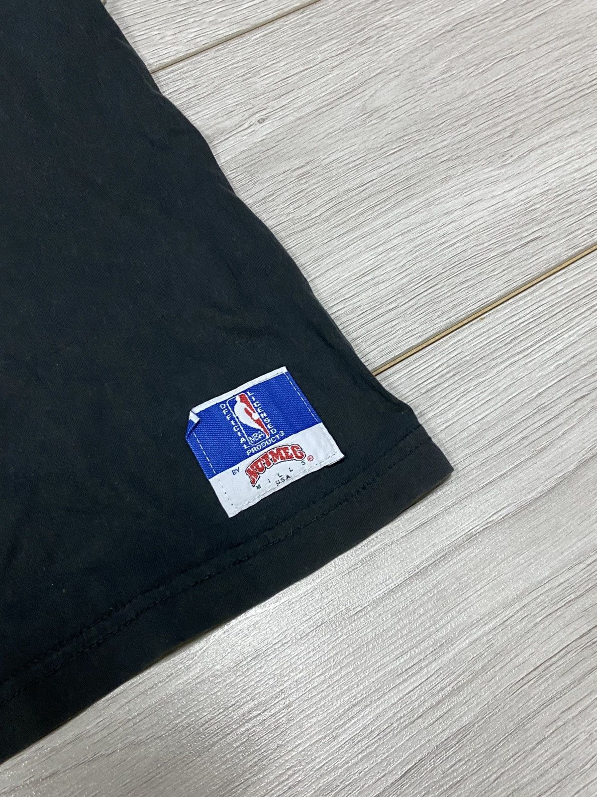 NBA Charlotte Hornets 🐝 vintage spotlight Nutmeg faded t-shirt Size US XL / EU 56 / 4 - 4 Thumbnail