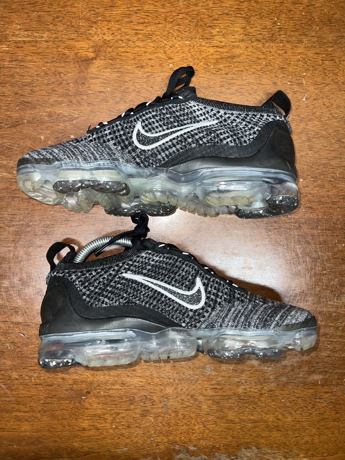 Nike WMNS Air Vapormax 2021 Flyknit Oreo size 8.5W Size US 8.5 / IT 38.5 - 2 Thumbnail