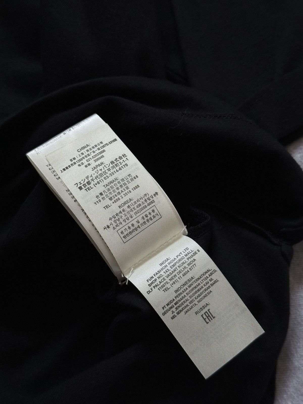 Fendi Fendi Fur Logo Black Mens T-Shirt Tee Size M Size US M / EU 48-50 / 2 - 15 Thumbnail
