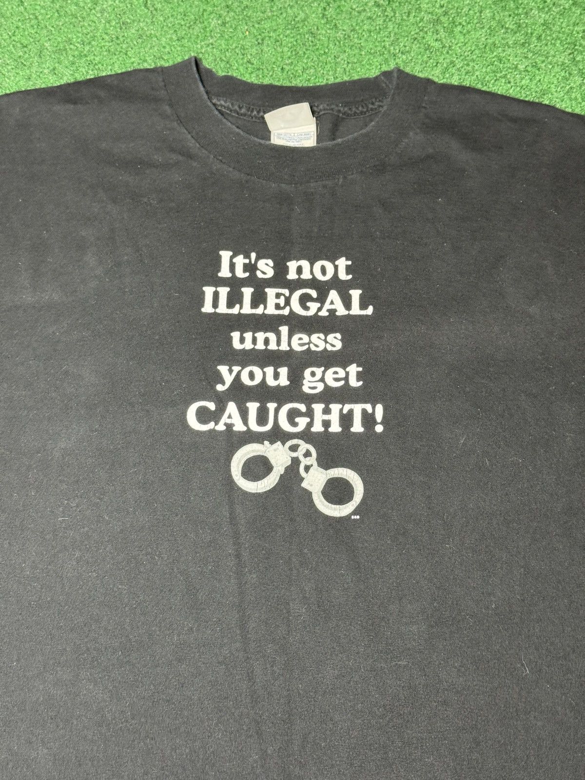 Vintage Vintage 90s Its Only Illegal If You Get Caught T Shirt Size US XL / EU 56 / 4 - 2 Thumbnail