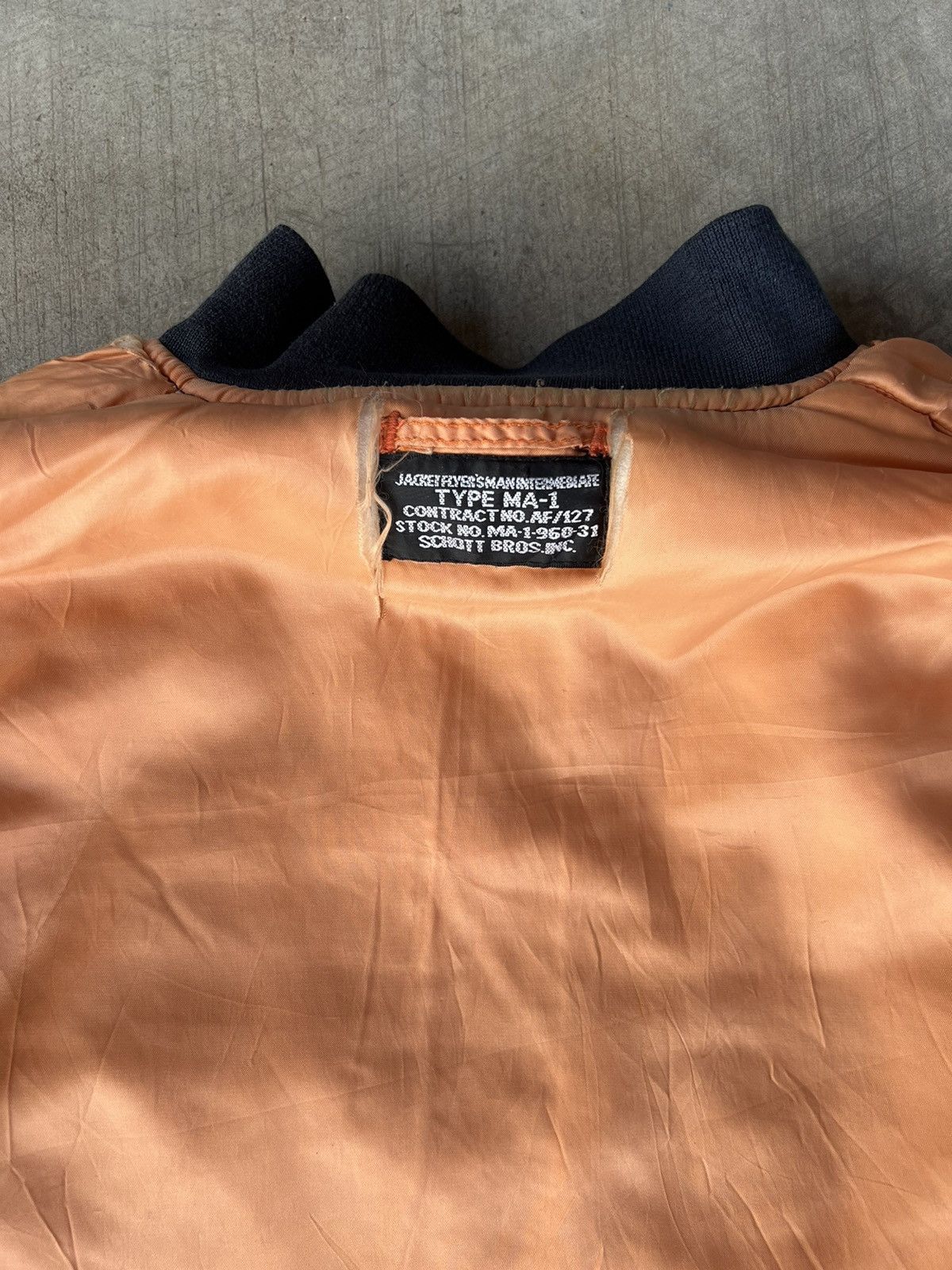Schott Distressed Vintage Schott Flight Jacket Size US XL / EU 56 / 4 - 14 Thumbnail