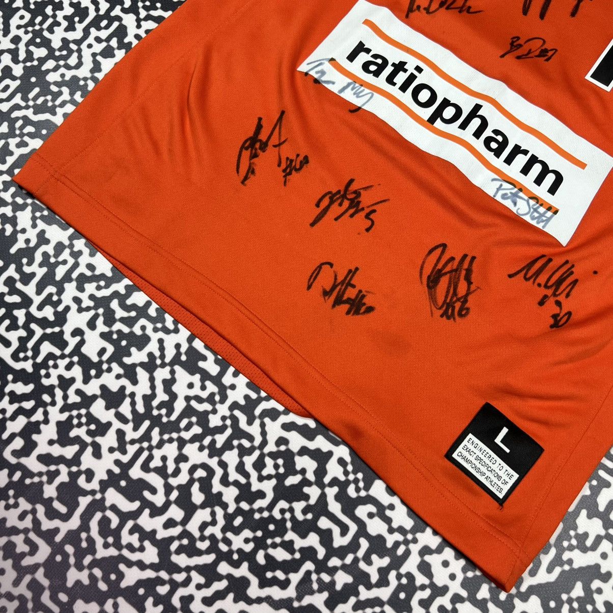 Nike Ratiopharm Ulm Hannah Signed Team Basketball Rare Jersey Size US L / EU 52-54 / 3 - 7 Thumbnail