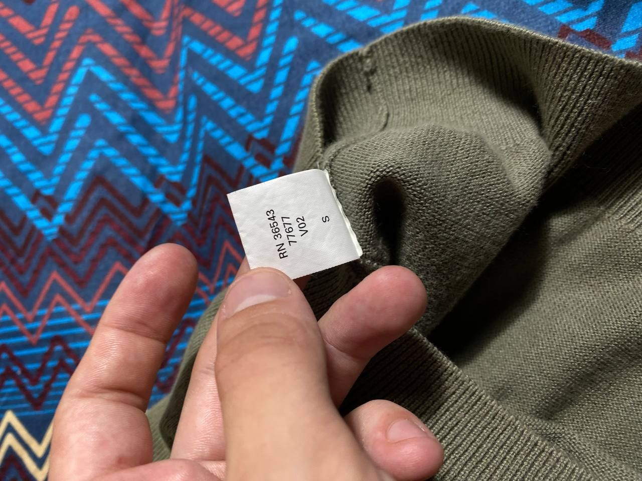 Izod × Vintage Vintage 90s Streetwear Knit V-Neck Sweater Vest Size US L / EU 52-54 / 3 - 5 Thumbnail