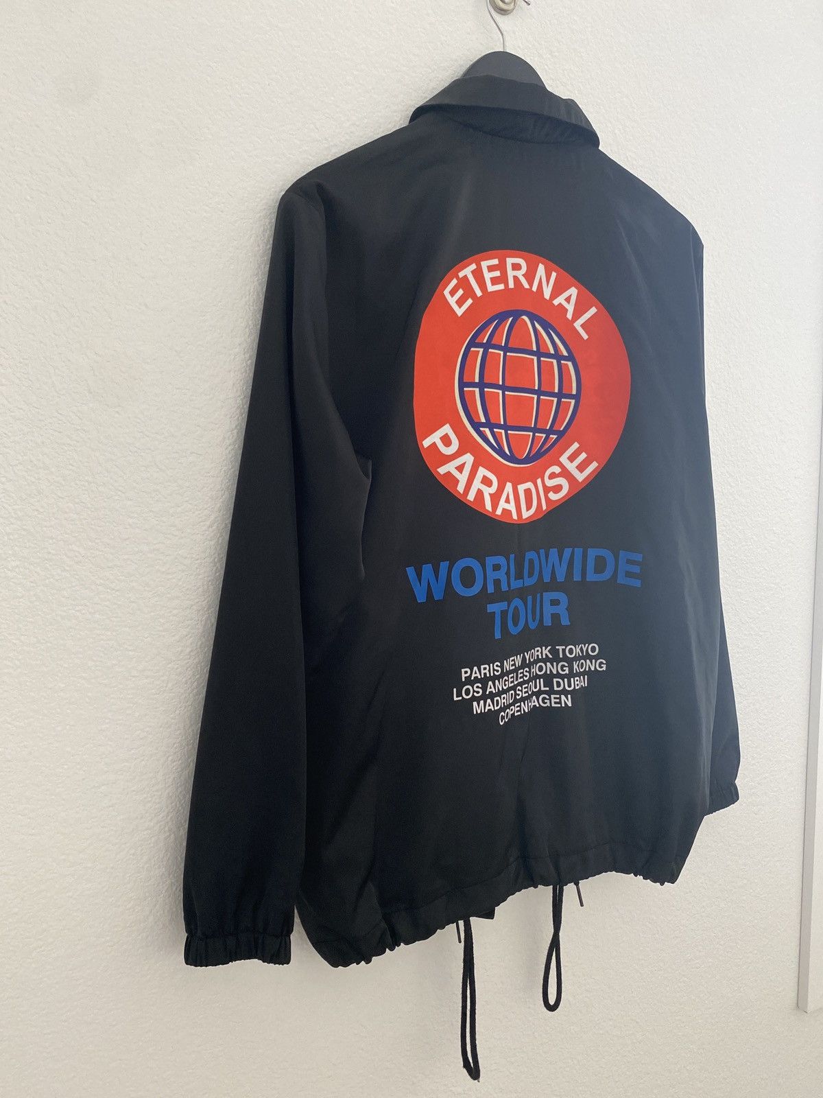 Forever 21 Worldwide Tour Size US M / EU 48-50 / 2 - 10 Thumbnail